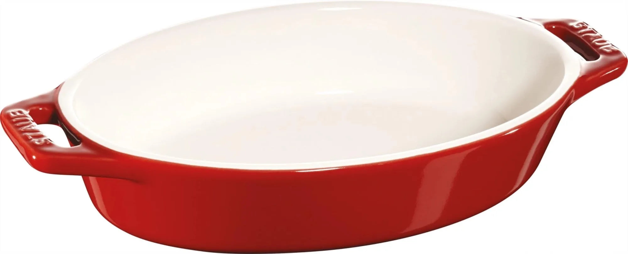 Elegante 23 cm ovale Auflaufform in Kirsch-Rot von Staub. Strapazierfähige Keramik für gleichmäßige Garung. Ideal für Ofen und Mikrowelle.