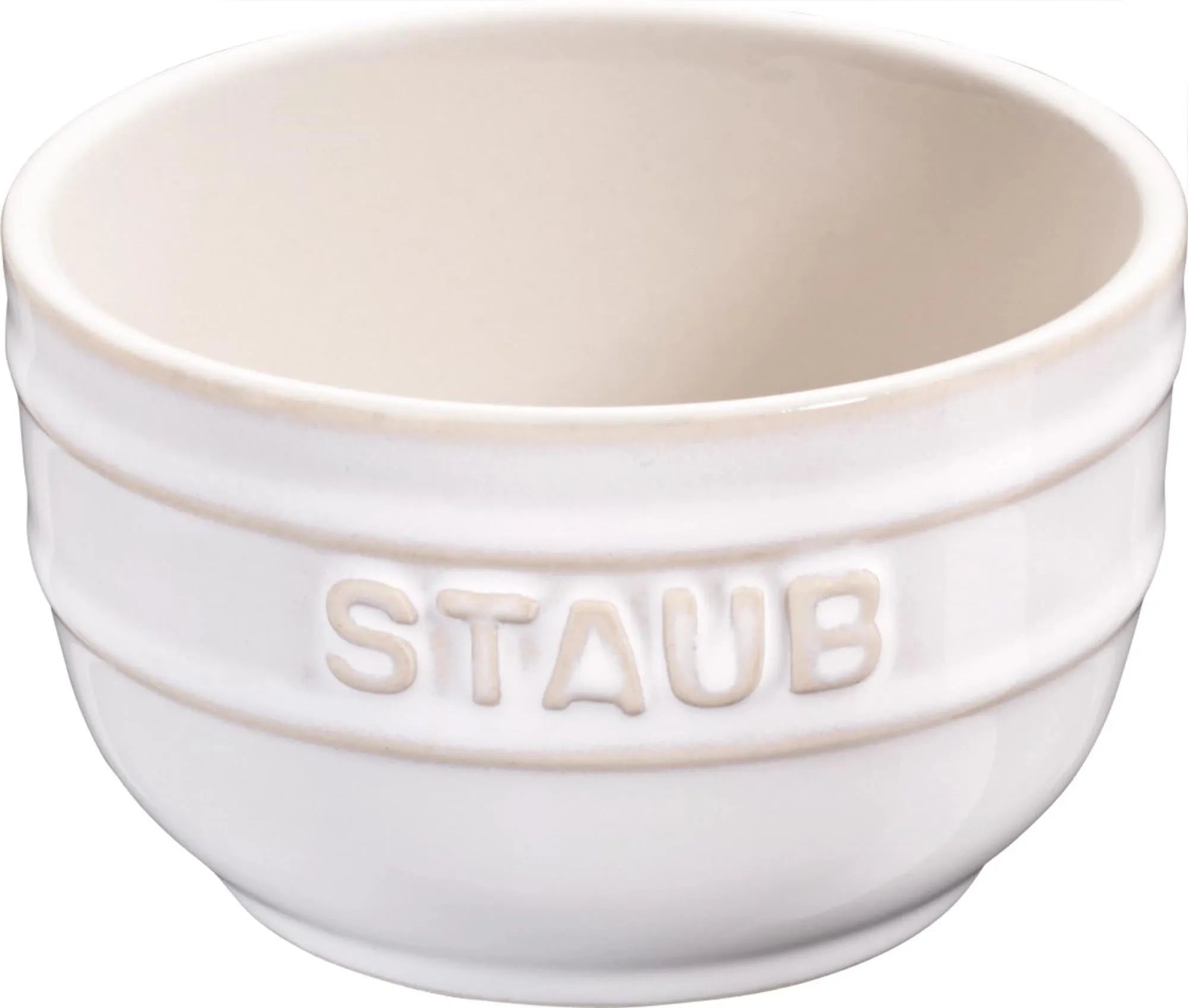 Elegante, elfenbeinweiße Keramik-Ramequins (8 cm) von Staub: Perfekt für Soufflés, Crème brûlées, Dips. Exzellente Wärmeleitung, ofen- und mikrowellengeeignet.