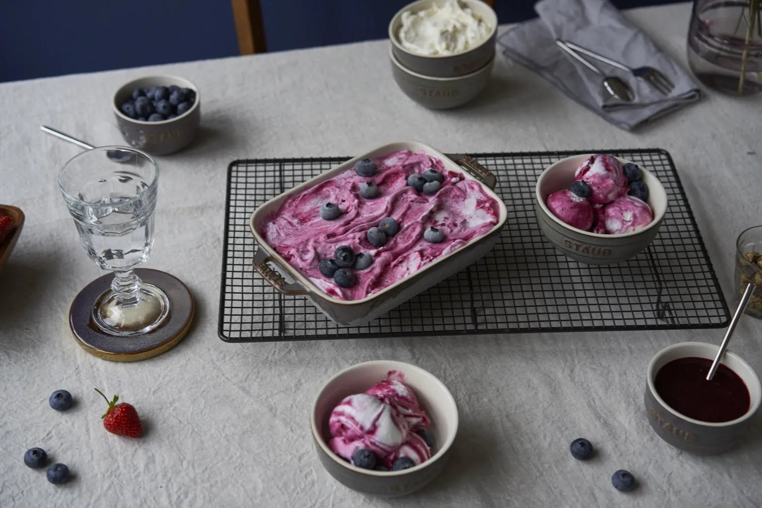 Staub Keramik-Ofenformen Set: Perfekt für vielseitiges Backen.