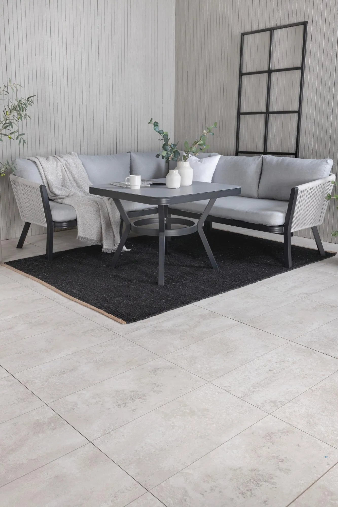 Virya Ecksofa Outdoorset 90cm in Grau / Schwarz präsentiert im Onlineshop von KAQTU Design AG. Loungeset ist von Venture Home