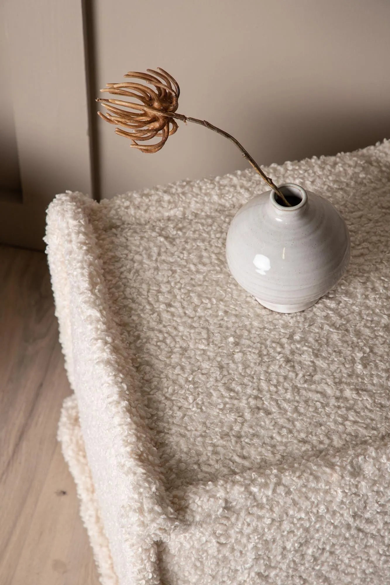 Venture Home Castine Pouf: Komfort und Stil in elegantem Beige.