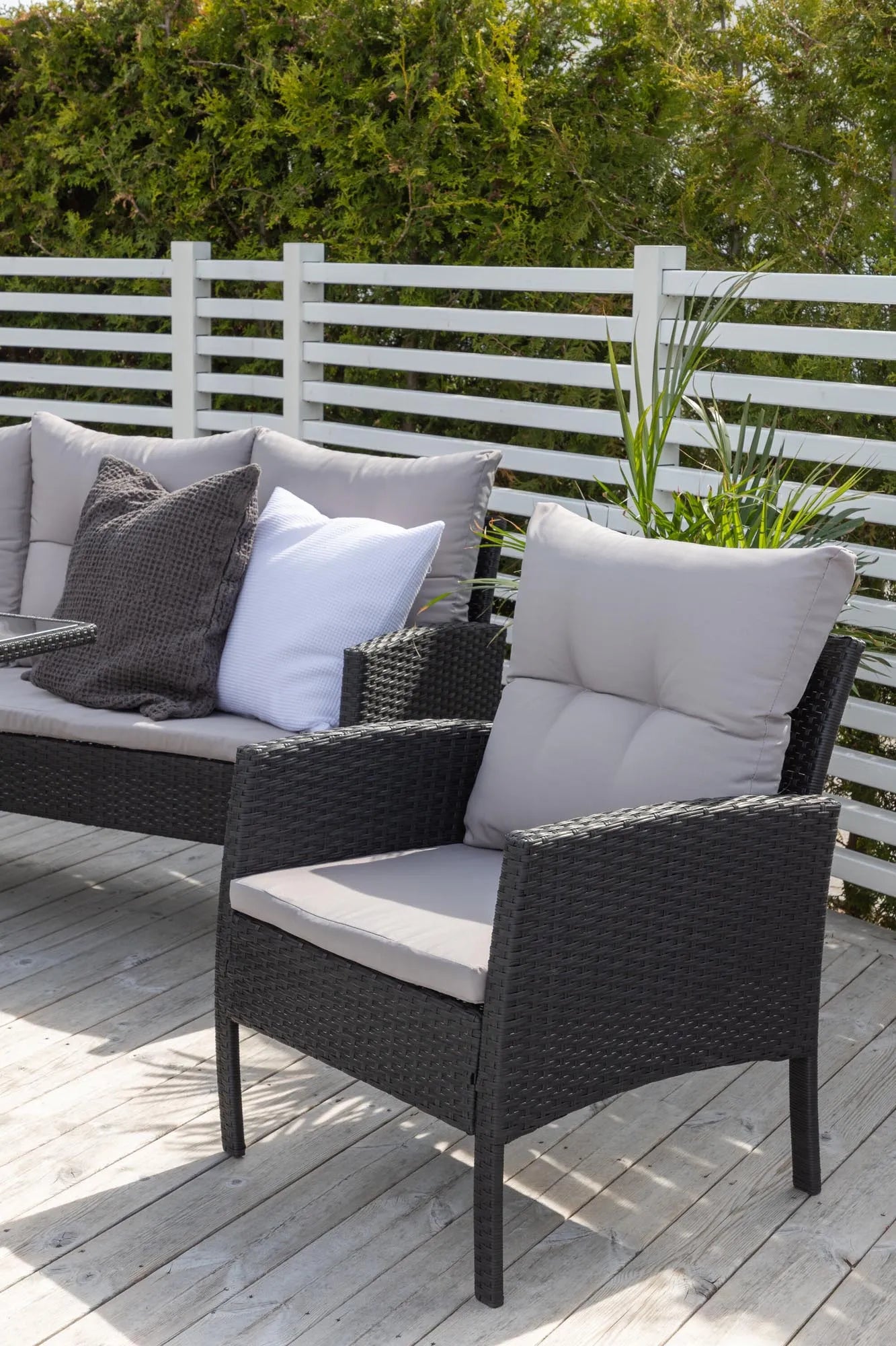 Knock Sofa Outdoorset 120cm in Schwarz präsentiert im Onlineshop von KAQTU Design AG. Loungeset ist von Venture Home