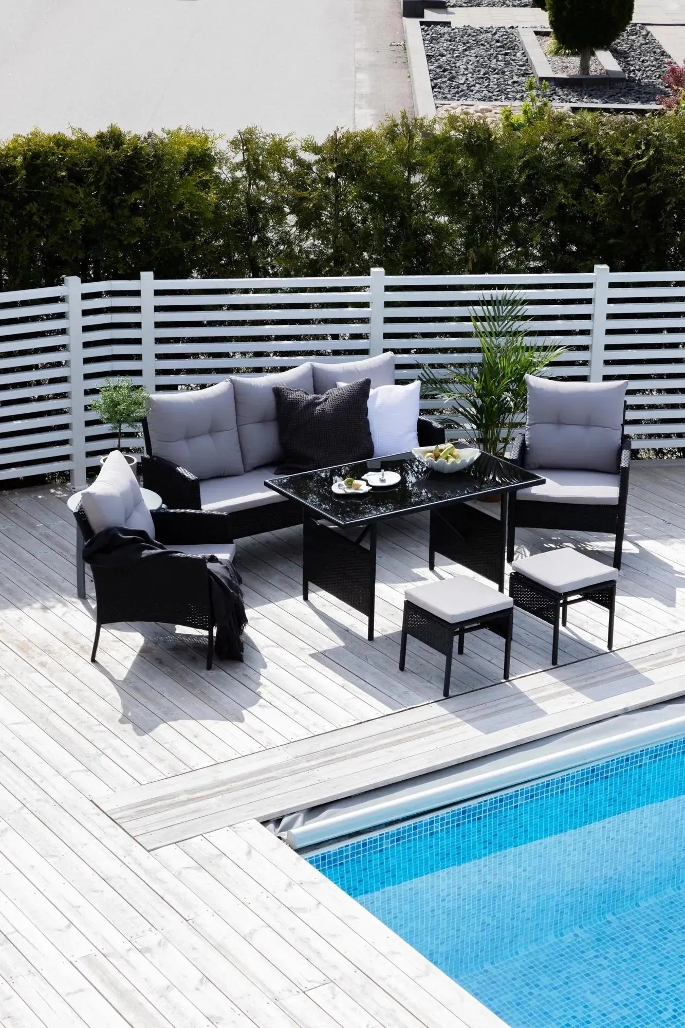 Knock Sofa Outdoorset 120cm in Schwarz präsentiert im Onlineshop von KAQTU Design AG. Loungeset ist von Venture Home