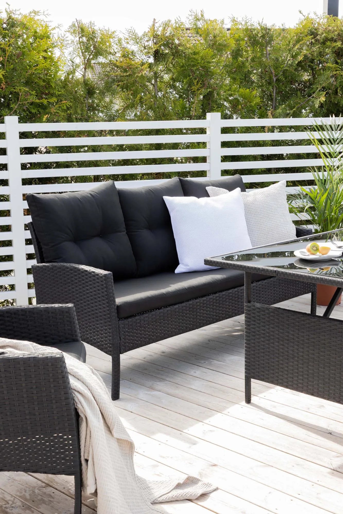 Knock Sofa Outdoorset 120cm in Schwarz präsentiert im Onlineshop von KAQTU Design AG. Loungeset ist von Venture Home