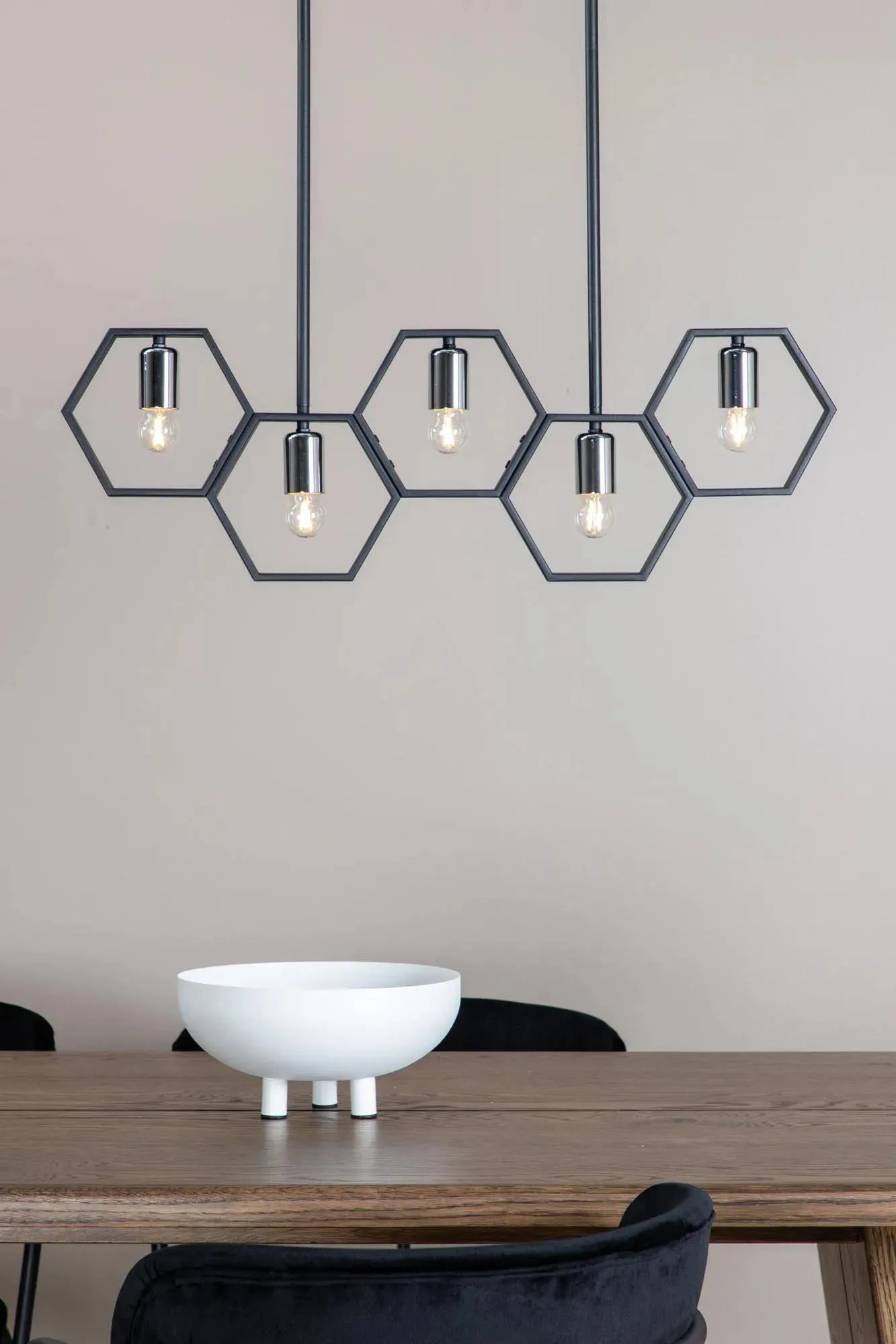 Elegante Queen B Pendelleuchte: Zeitloses Design von Venture Home.