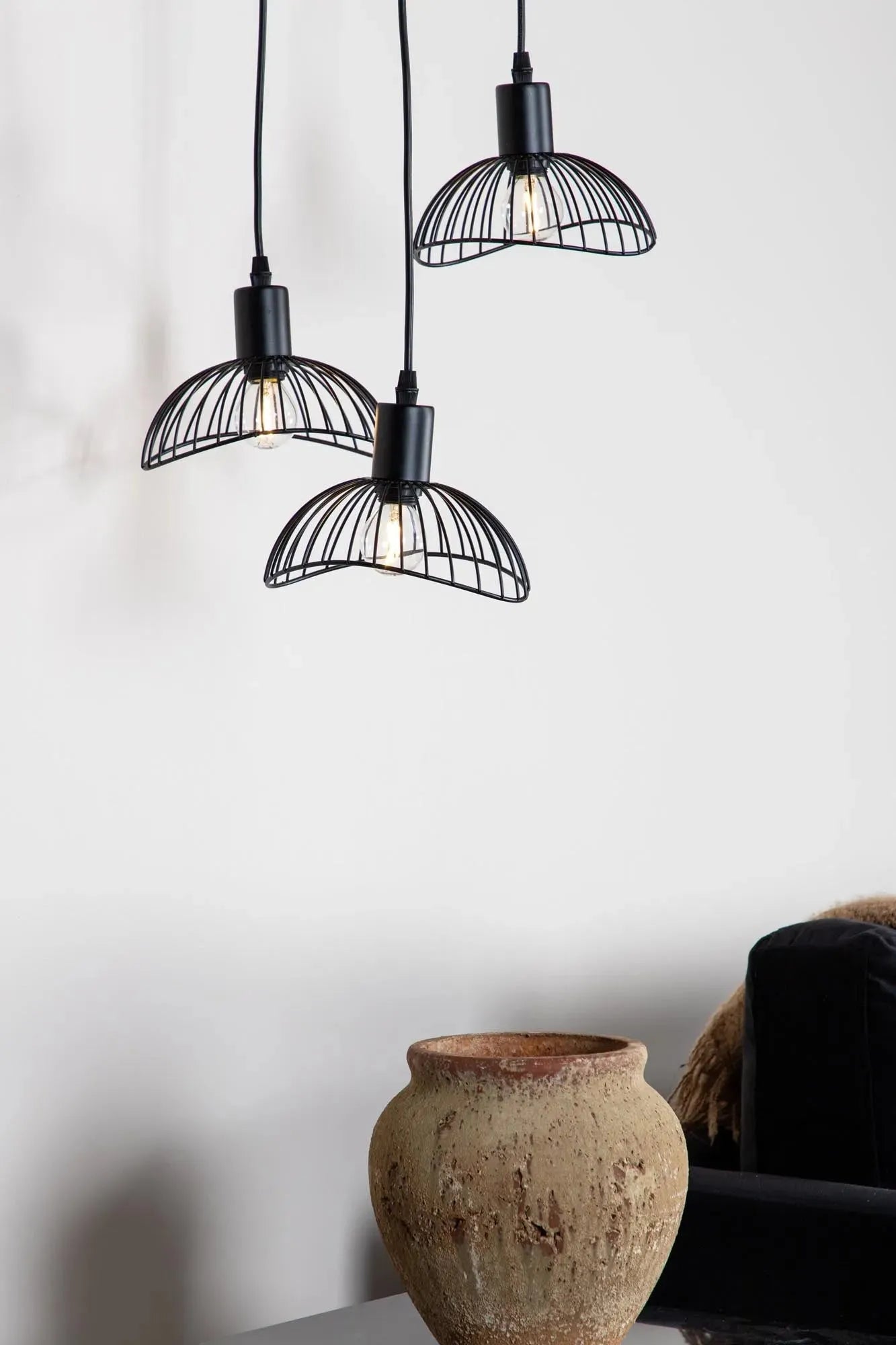 Elsa Pendelleuchte in Schwarz präsentiert im Onlineshop von KAQTU Design AG. Pendelleuchte ist von Venture Home