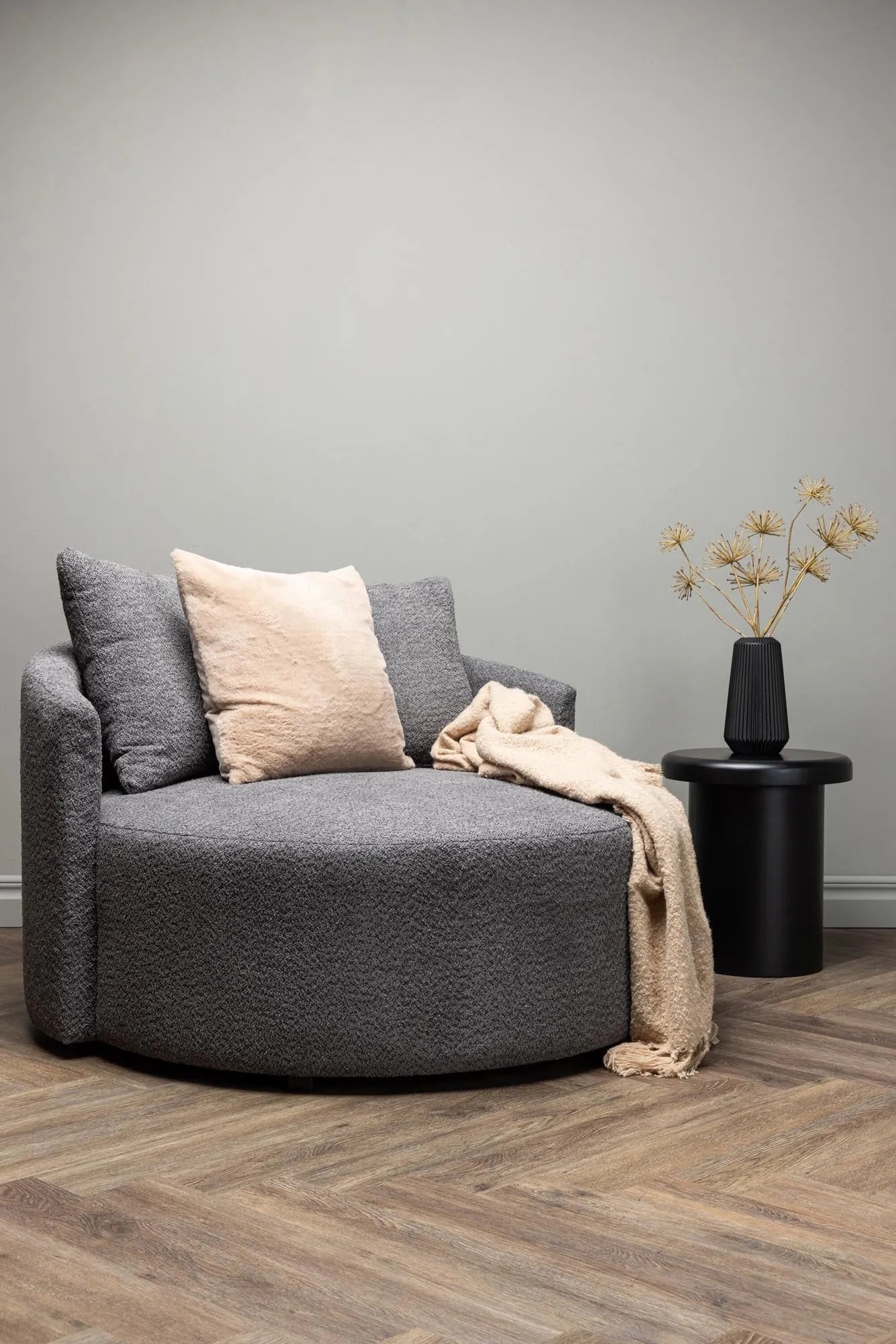 Stilvolles Kelso Sofa für zwei in sanftem Creme von Venture Home.