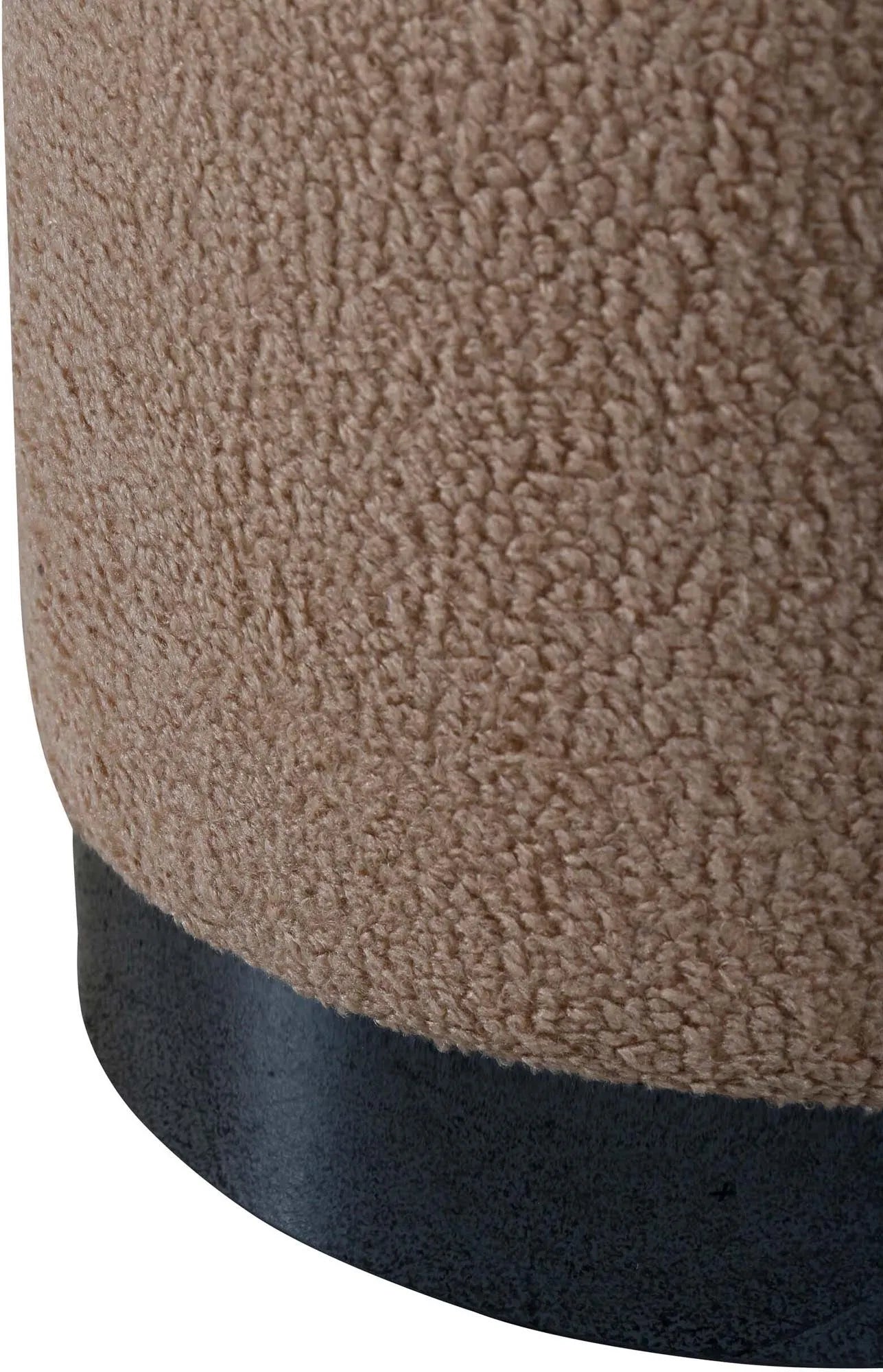 Benji Ottoman: Stilvoller Pouf in Beige für zeitgemäßes Interieur.