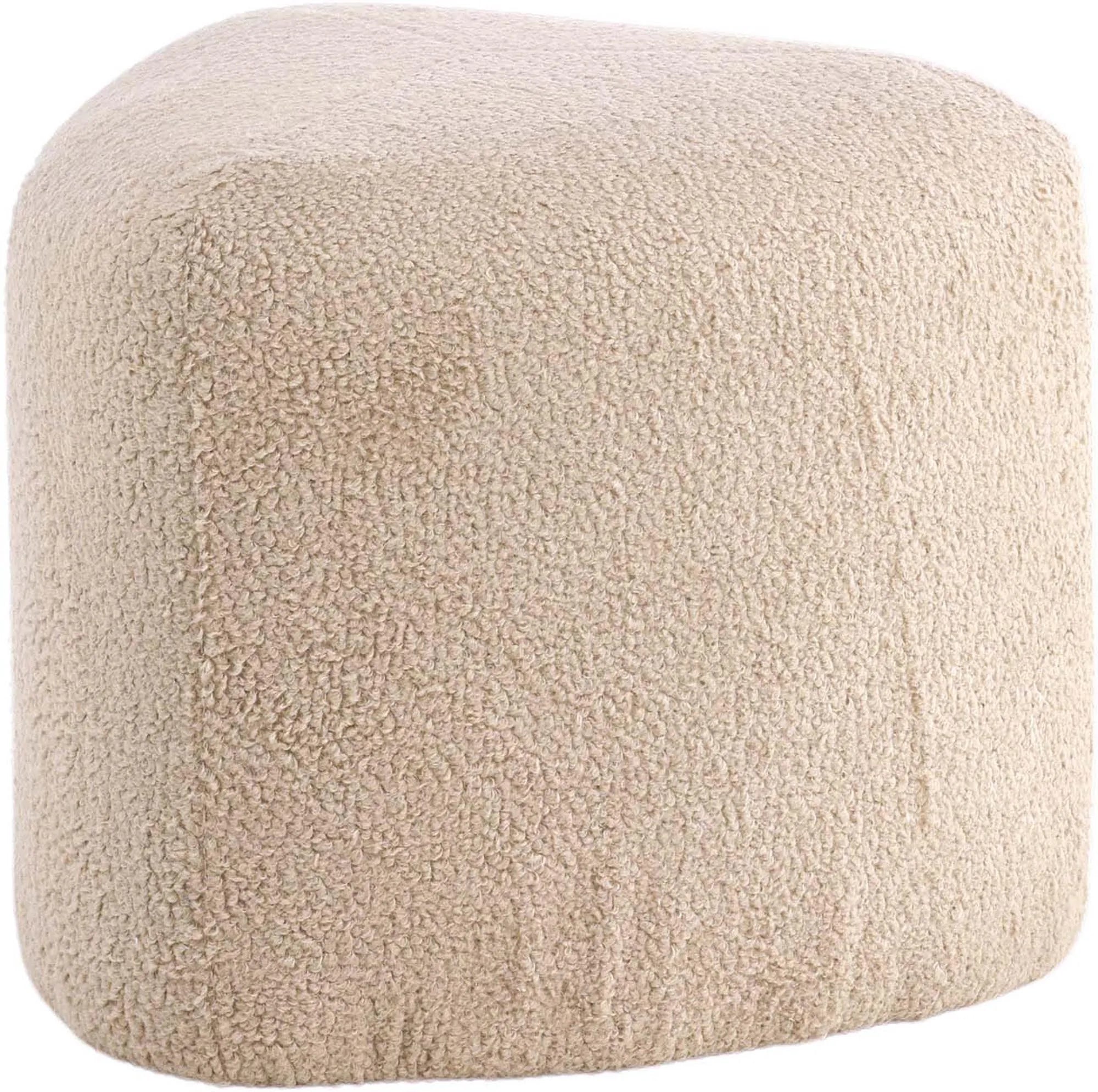 Stilvoller PEG Ottoman von Venture Home: Dreieckige Form, Teddystoff in Beige, vielseitig als Sitz oder Deko, 41x46 cm, modern elegant.