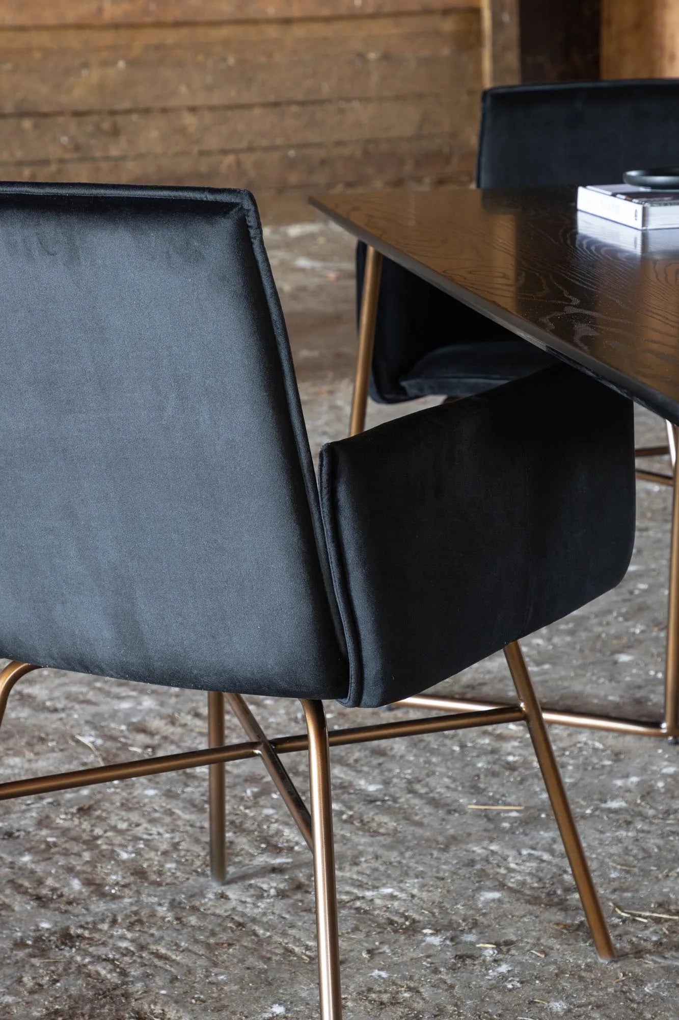 Petra Tisch in Schwarz präsentiert im Onlineshop von KAQTU Design AG. Esstisch ist von Venture Home