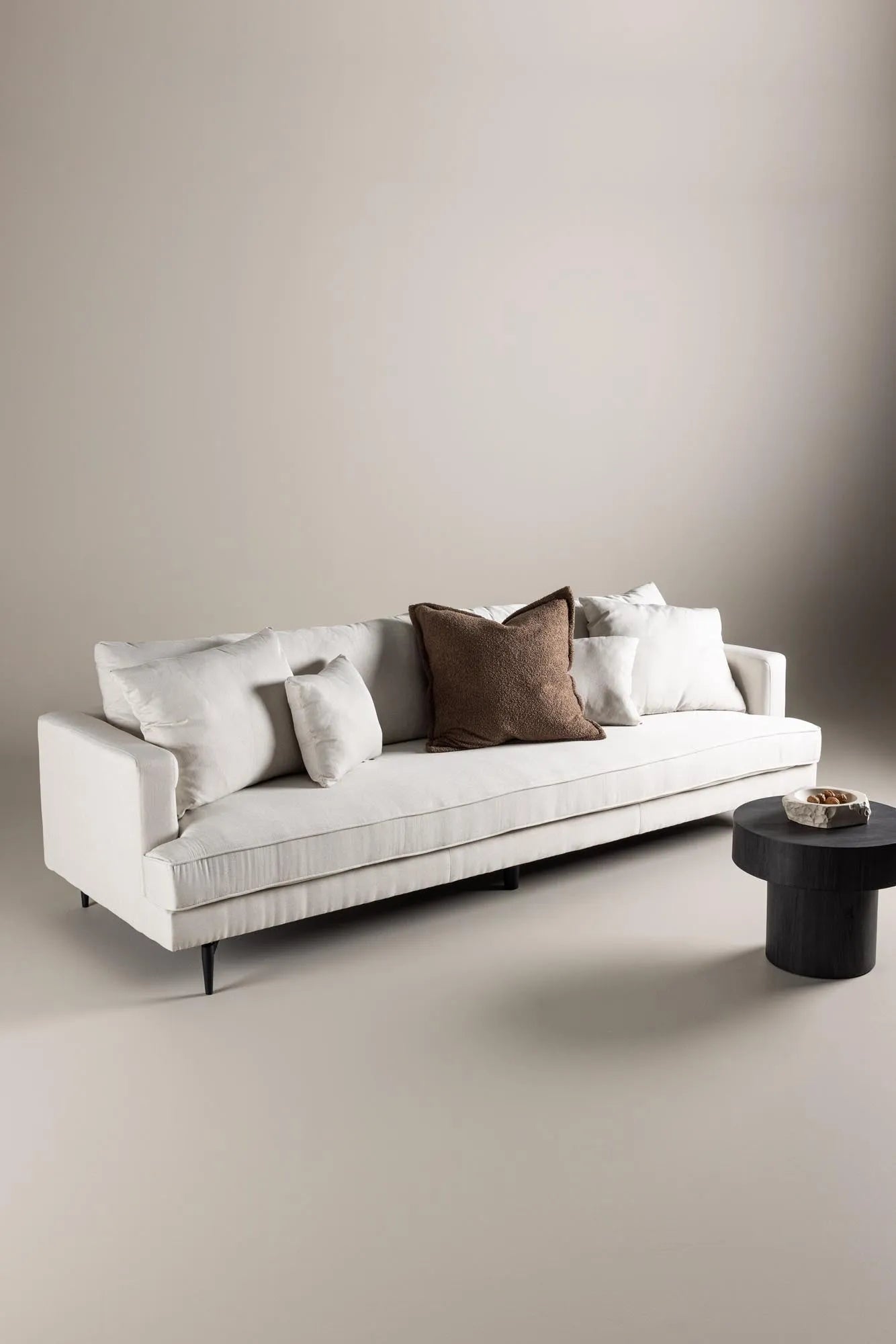 Elegantes Sofia Sofa: Stilvoller Komfort für Ihr Wohnzimmer.