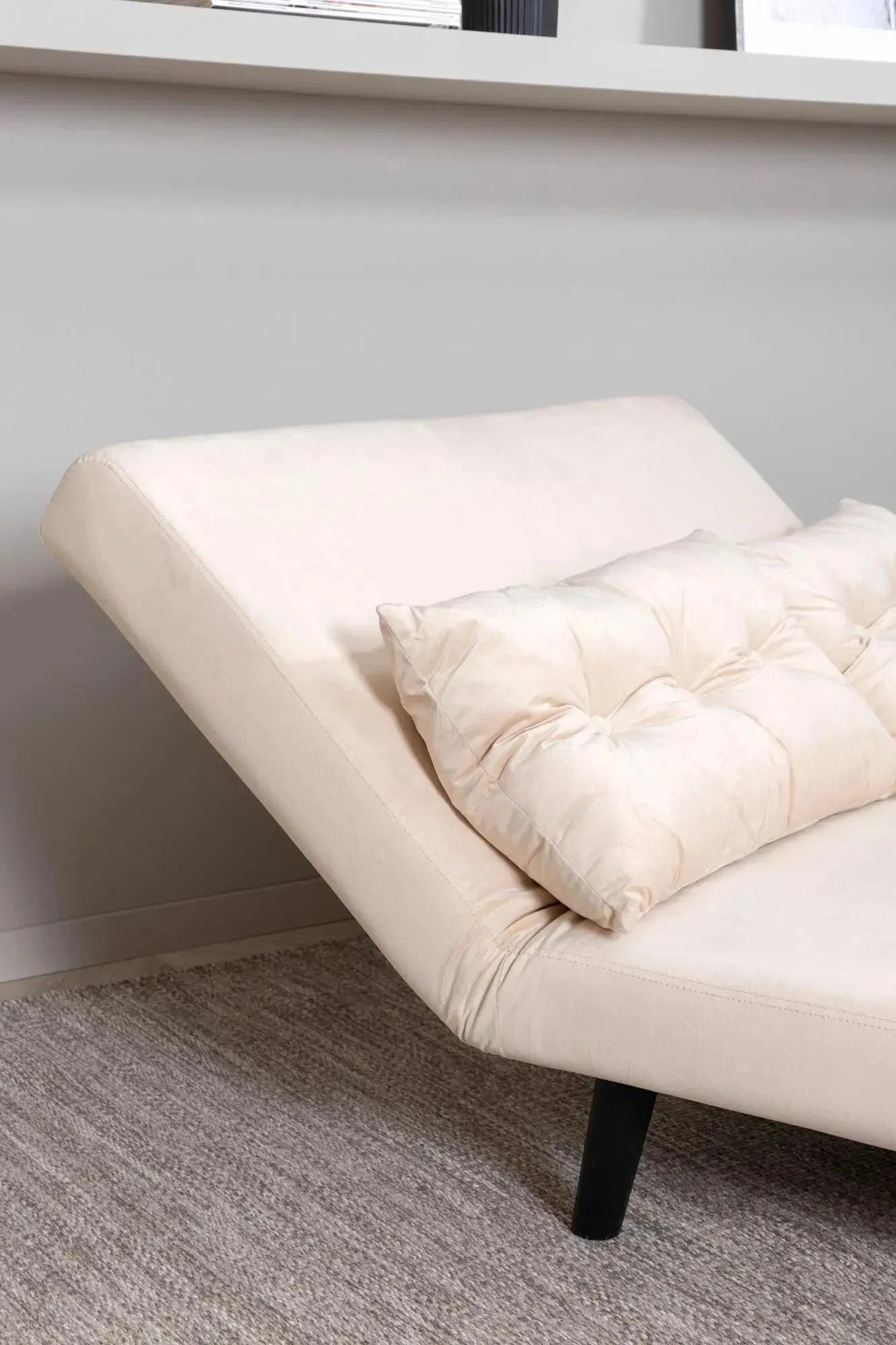 Vicky Bettsofa: Stilvolles Design trifft auf praktischen Komfort.