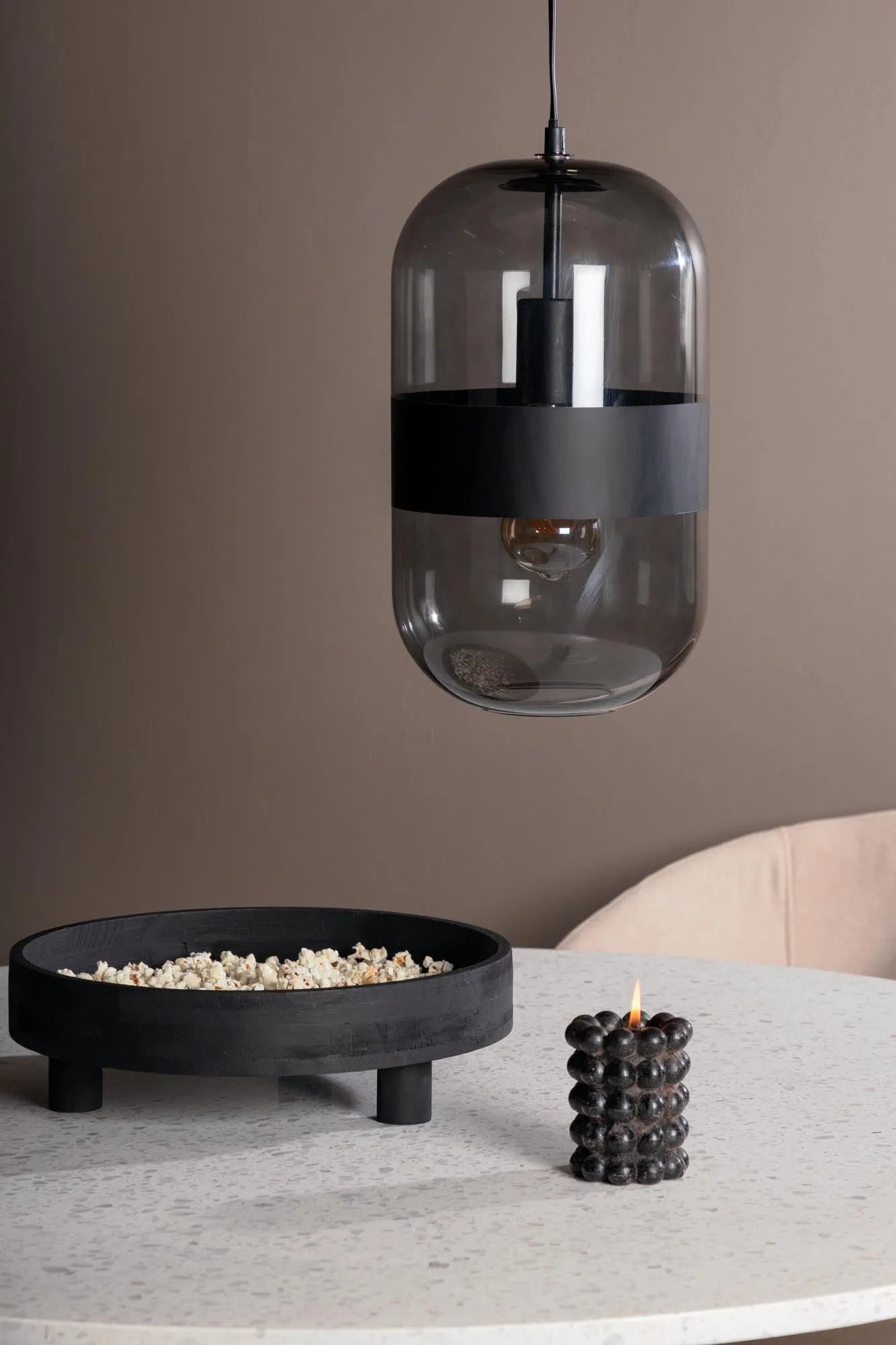 Moderne Dropp Pendelleuchte von Venture Home aus edlem Rauchglas.