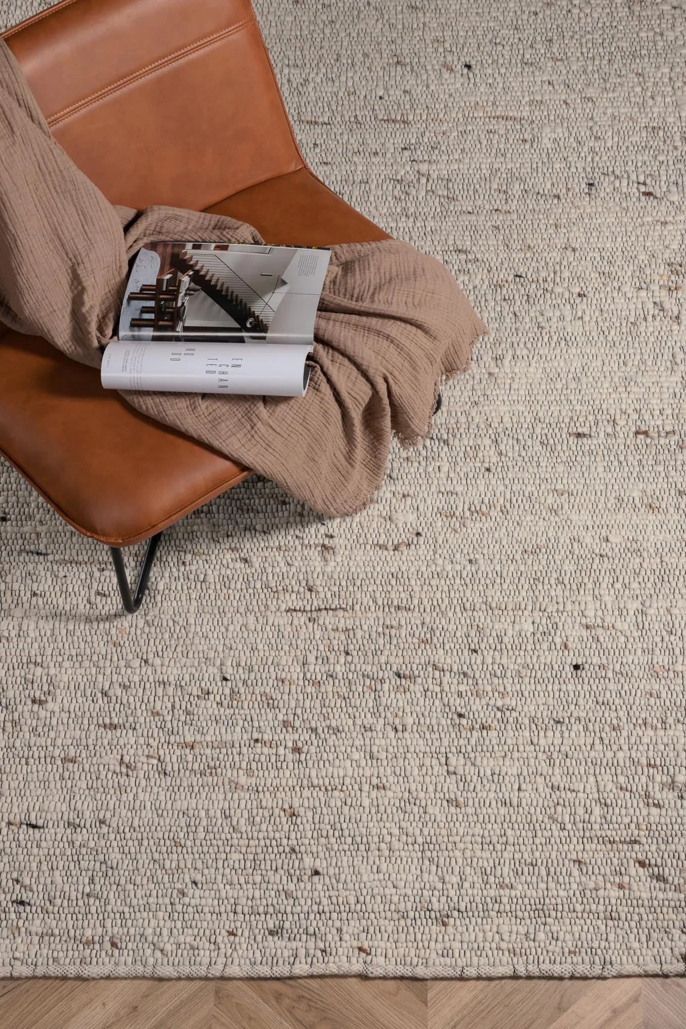 Loump Teppich in Beige/Weiss präsentiert im Onlineshop von KAQTU Design AG. Teppich ist von Venture Home