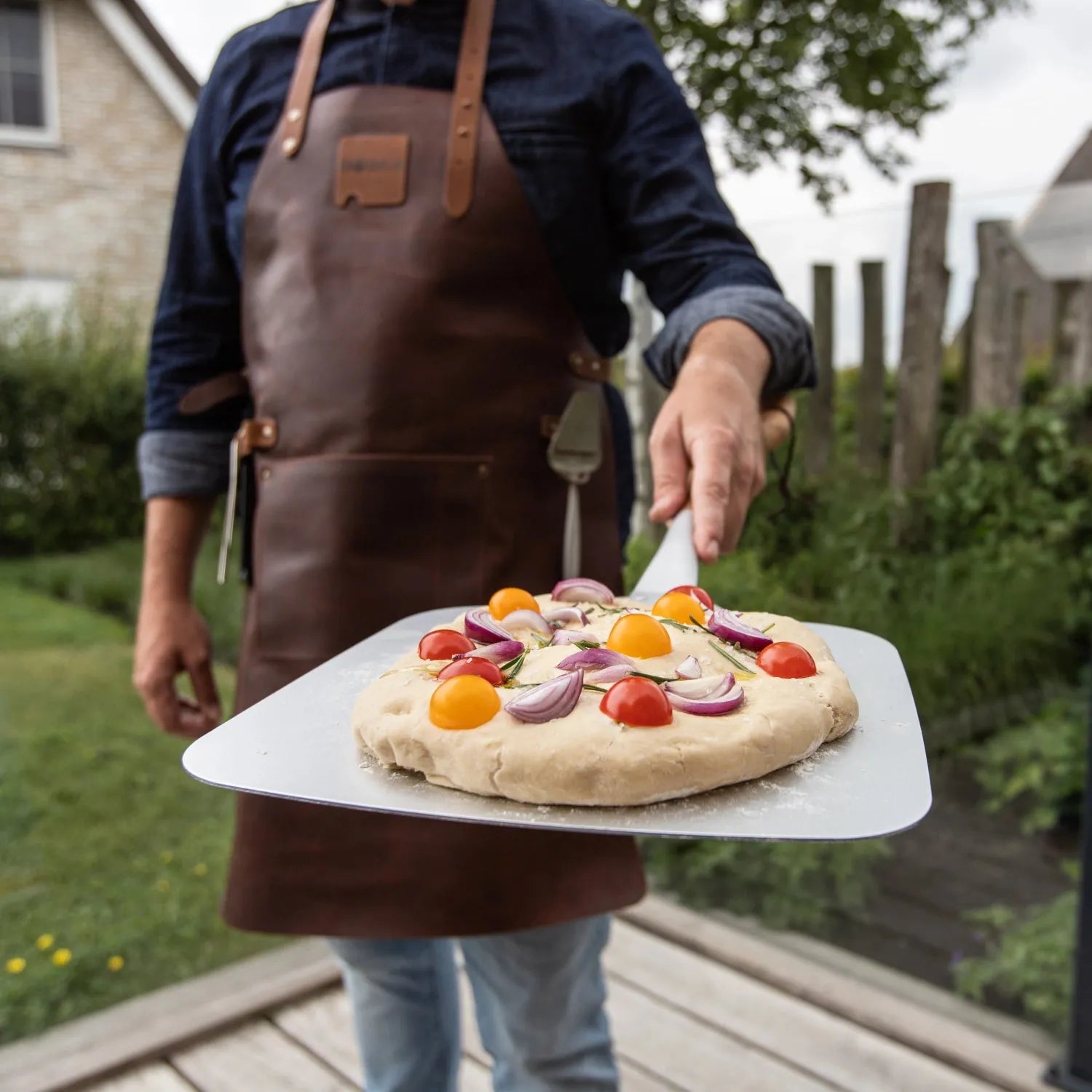 Boska Pizzaschaufel: Aluminium trifft auf stilvollen Eichenholzgriff.