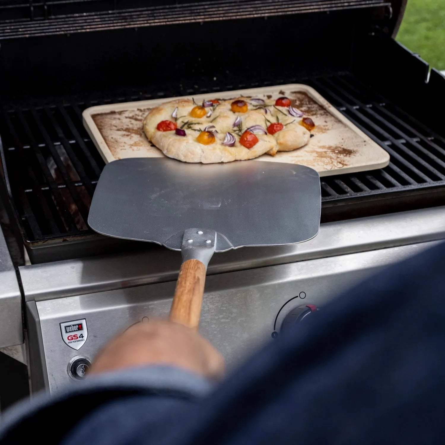 Boska Pizzaschaufel: Robustes Aluminium trifft auf elegantes Eichenholz.