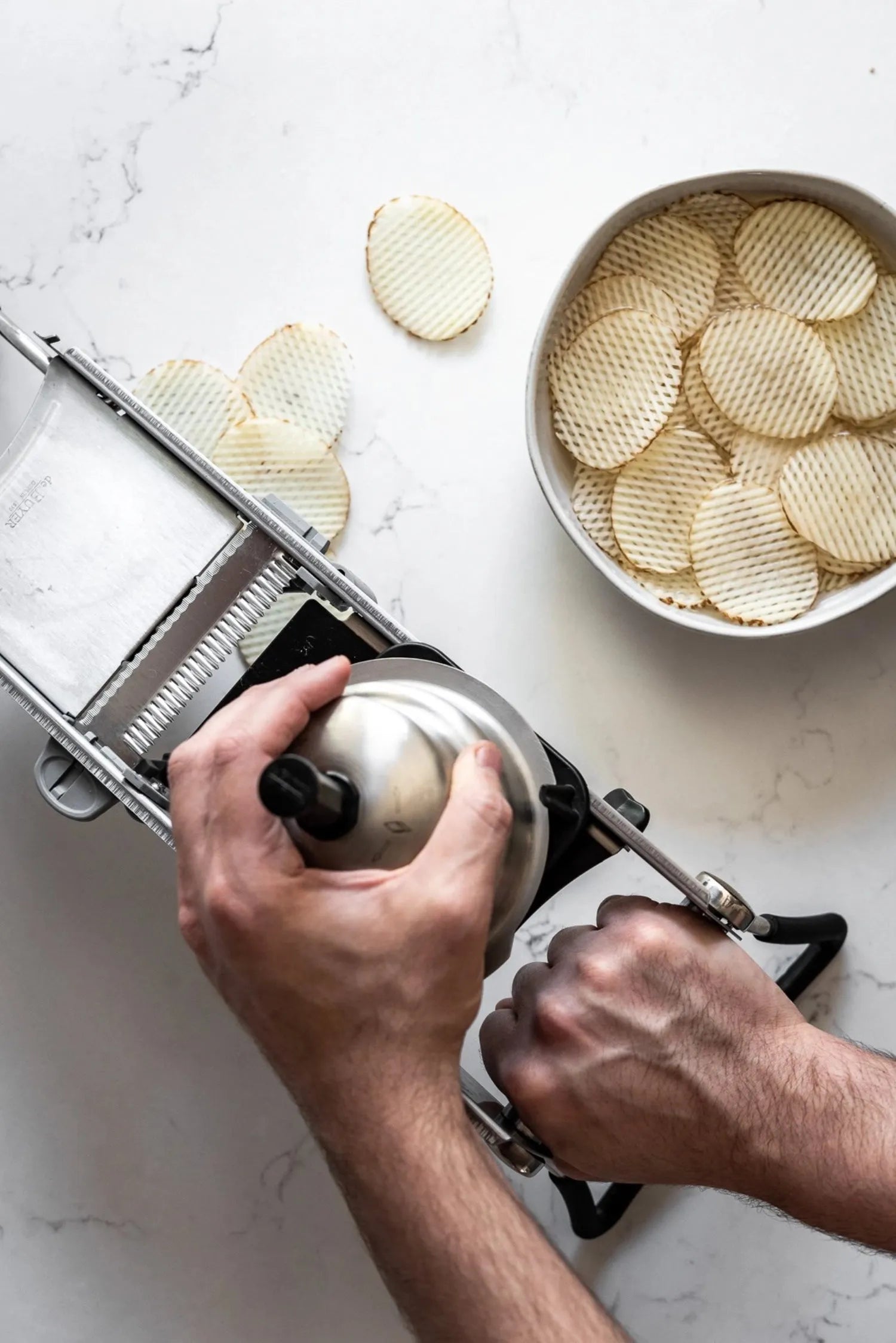 Mandoline Ultra Revolution: Vielseitige Schnitte mit 3 Julienne-Klingen.