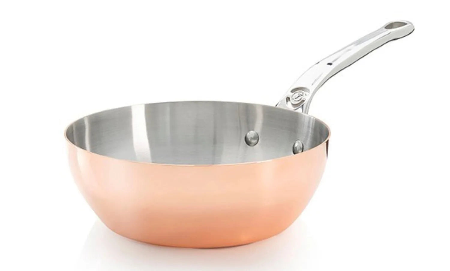 Die PRIMA MATERA Sauteuse Ø24cm vereint Kupfer und Edelstahl für perfekte Wärmeverteilung, ideal für Induktion und vielseitiges Kochen.