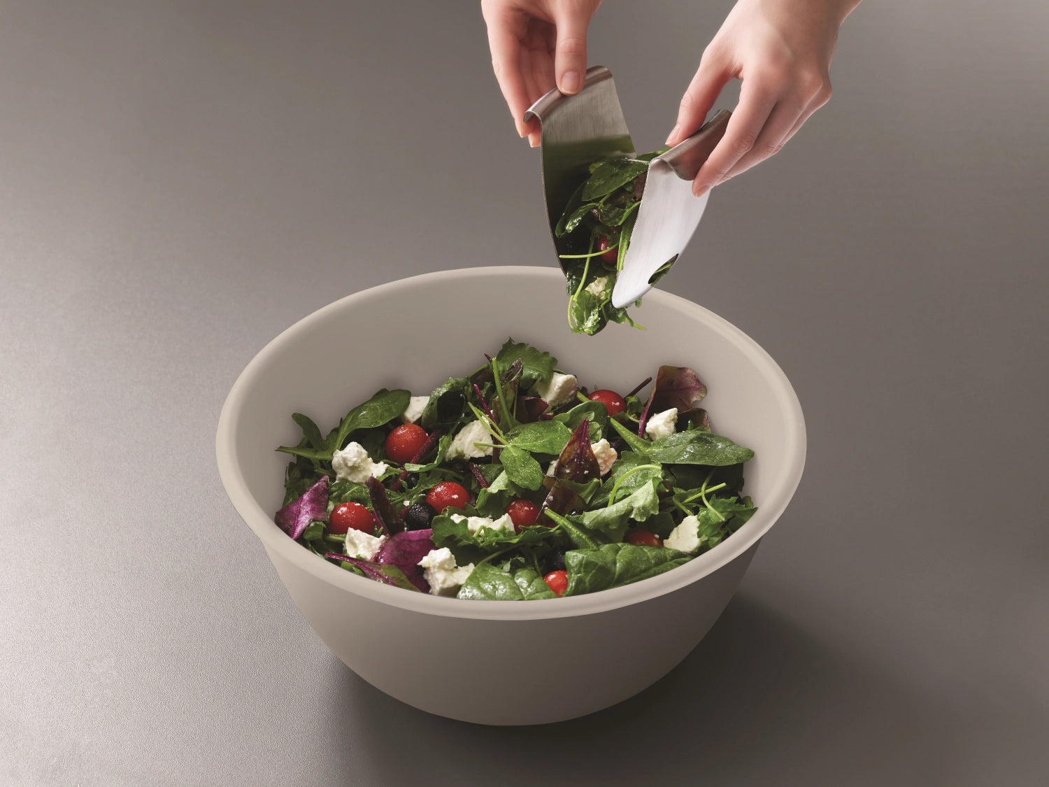 Uno Salatschüssel und Salatbesteck - stone - KAQTU Design