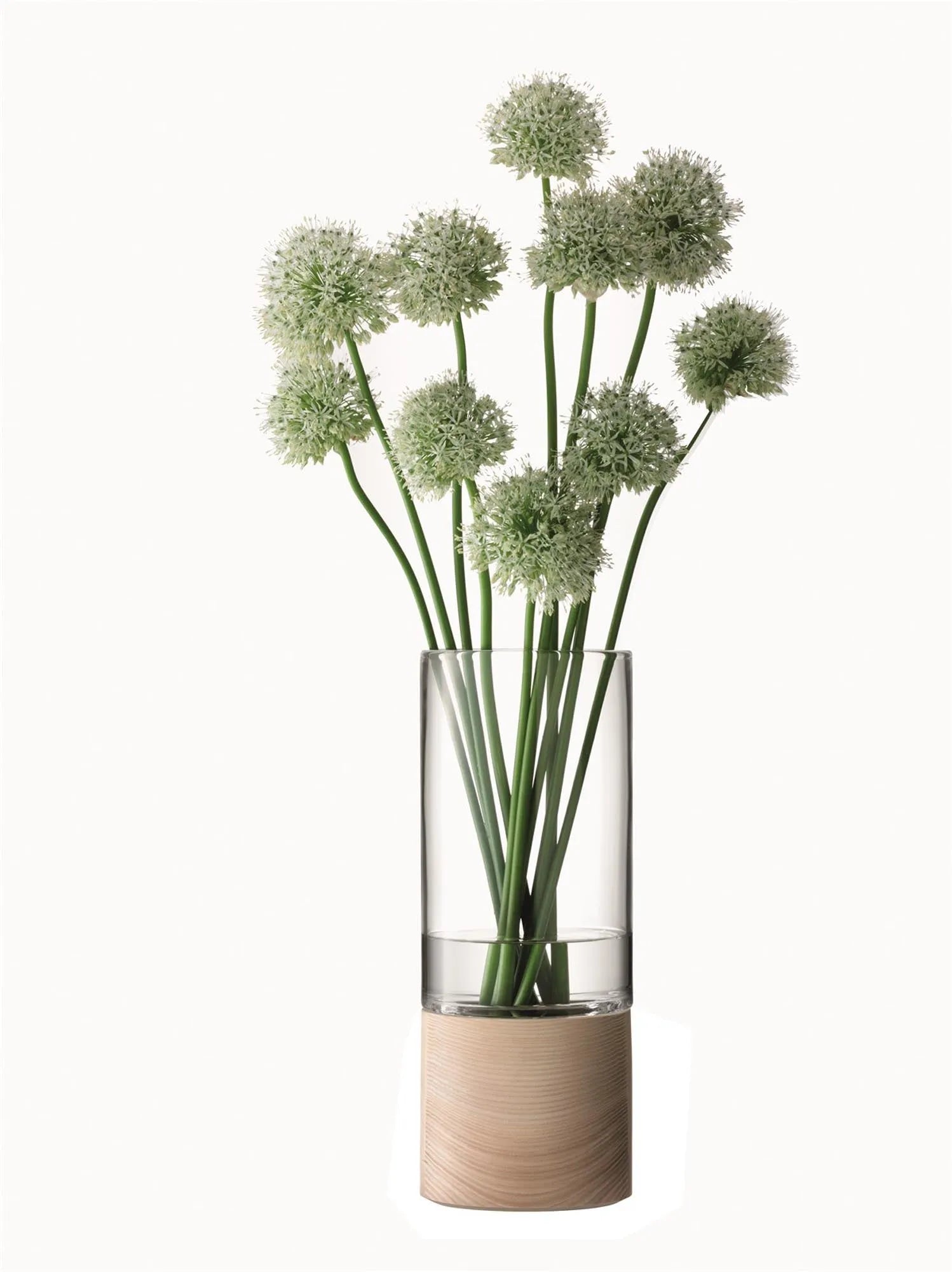 Stilvolle Lotta Vase aus Esche, perfekt für hohe Blumenarrangements.