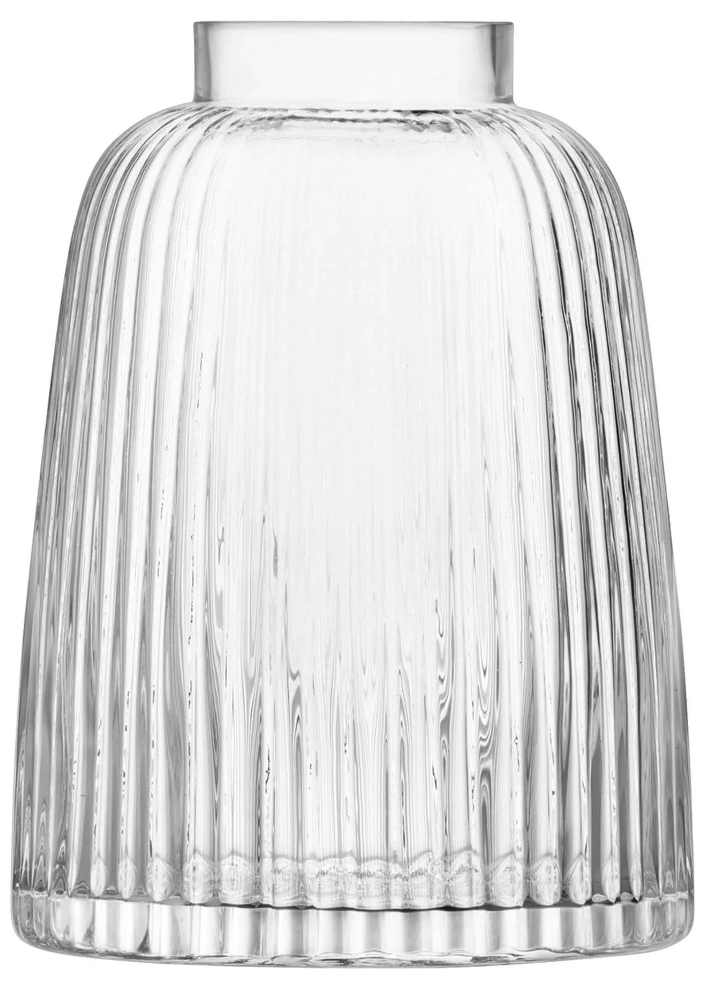 Elegante Pleat Vase H26cm von LSA: Klare Glasstruktur, faszinierende Lichtreflexionen, ideal für Blumenarrangements.