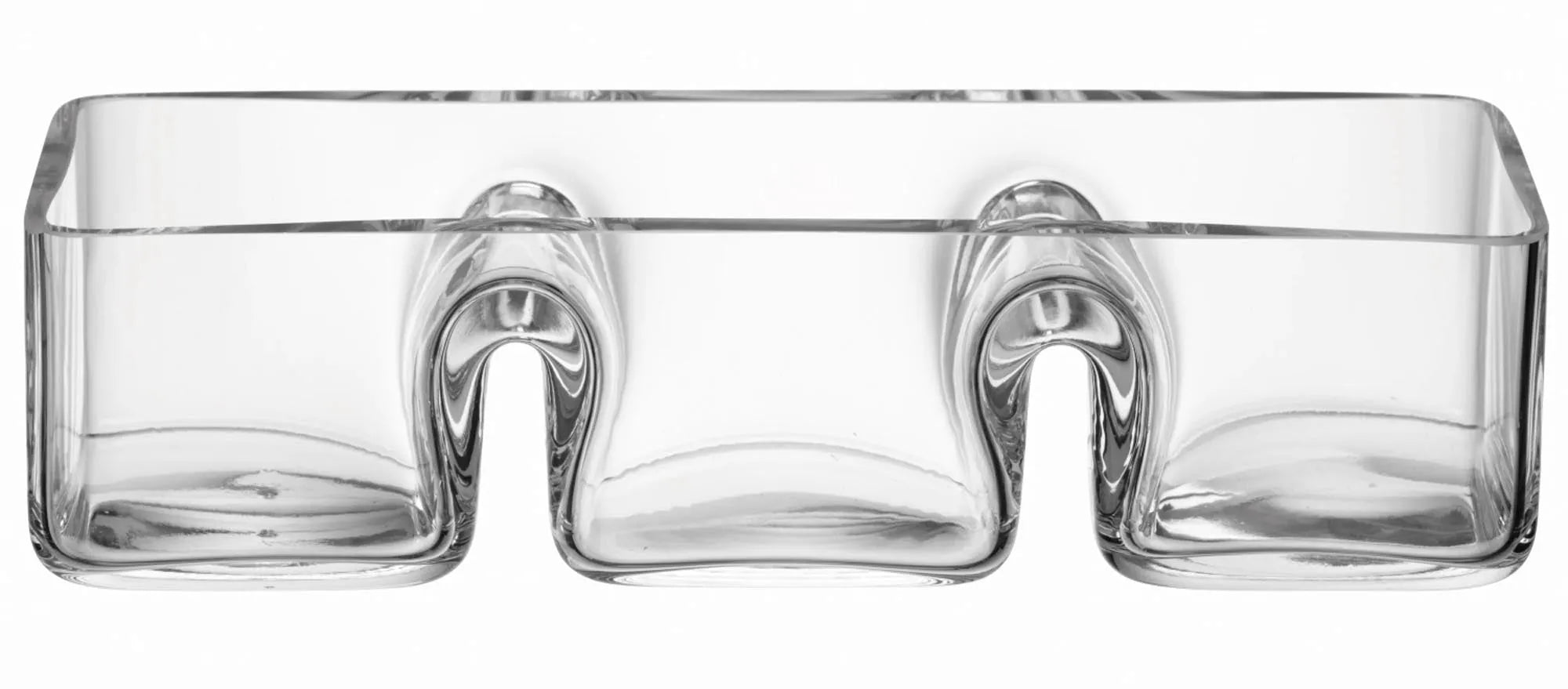 Die LSA Serve Trio Schale (30x11cm) aus klarem Glas vereint Eleganz und Funktionalität, ideal für Snacks und Desserts.