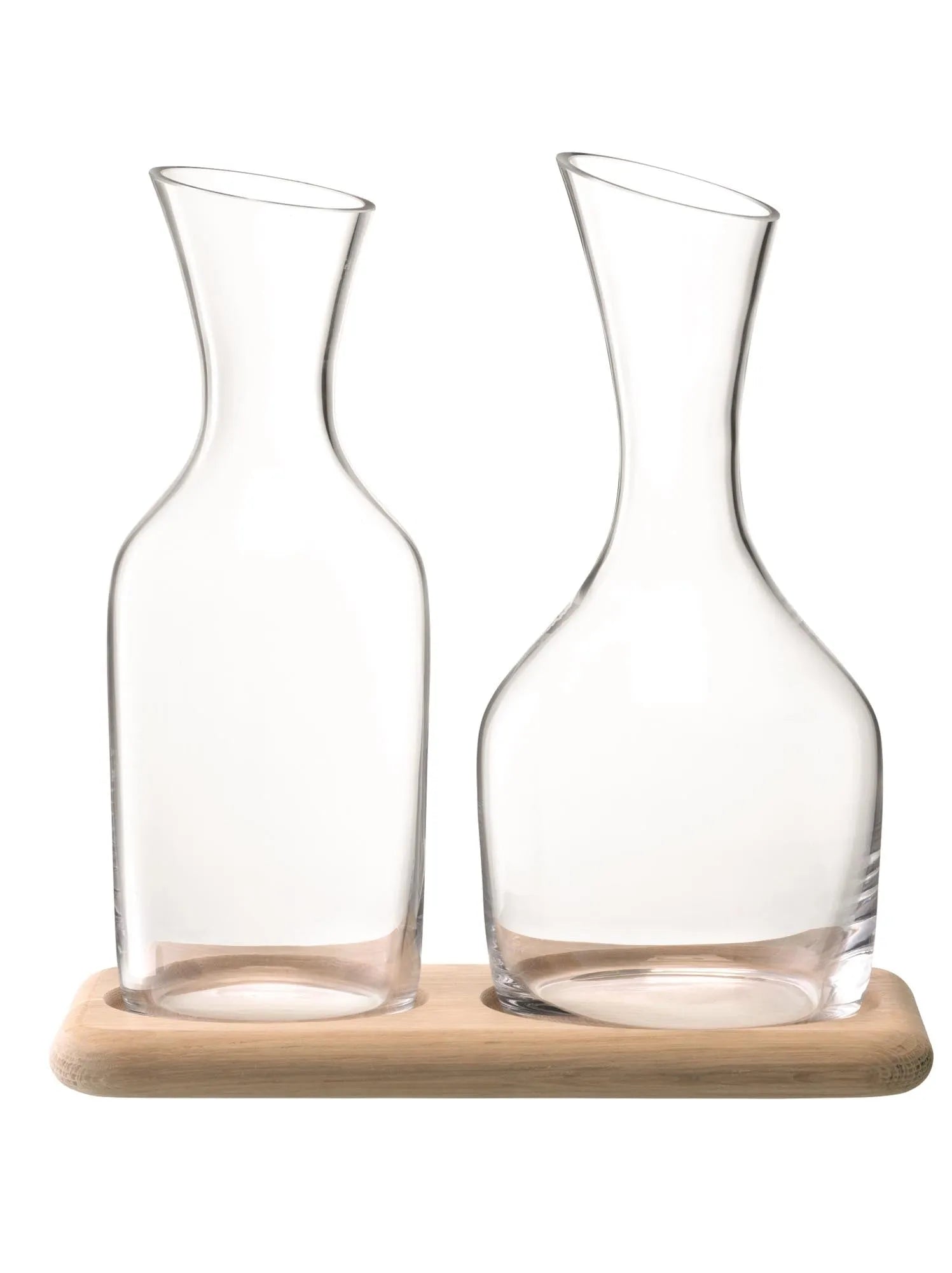 Elegantes LSA Karaffe Set: Mundgeblasenes Glas, Eichenunterteil, ideal für Wein & Wasser. Stilvoller Blickfang für jeden Anlass.