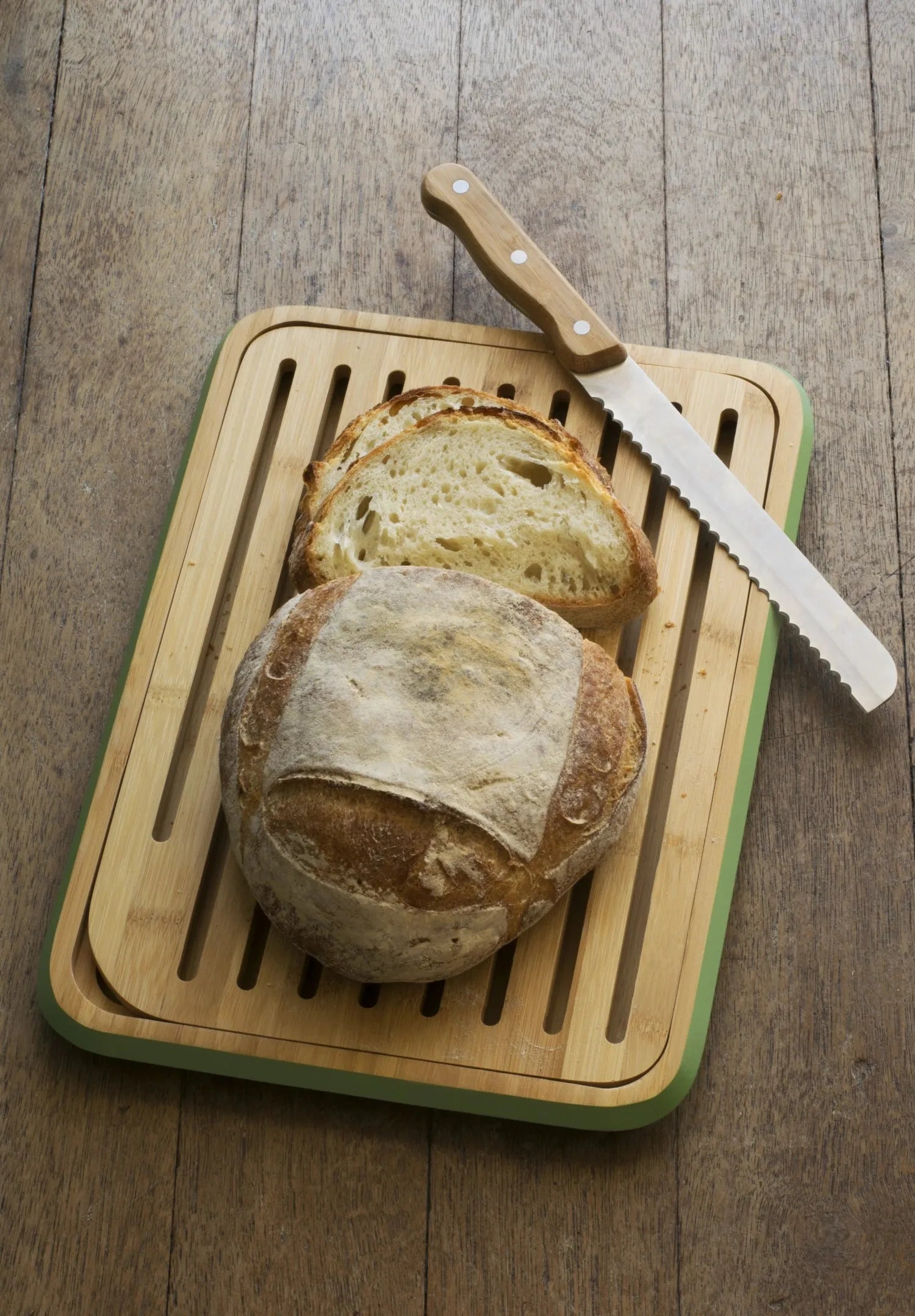 Elegantes Pebbly Brotmesser mit natürlichem Holzgriff, 32cm lang.