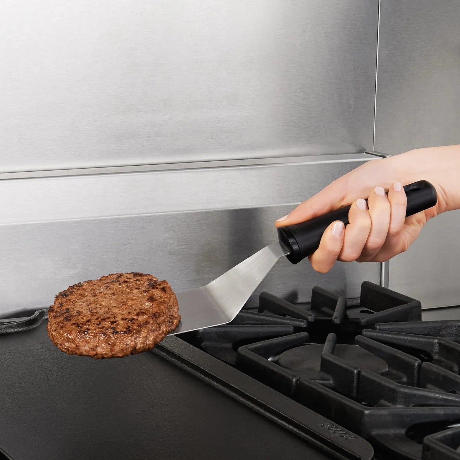 OXO Plancha Grillwender: Ergonomisch, langlebig, ideal für BBQ.