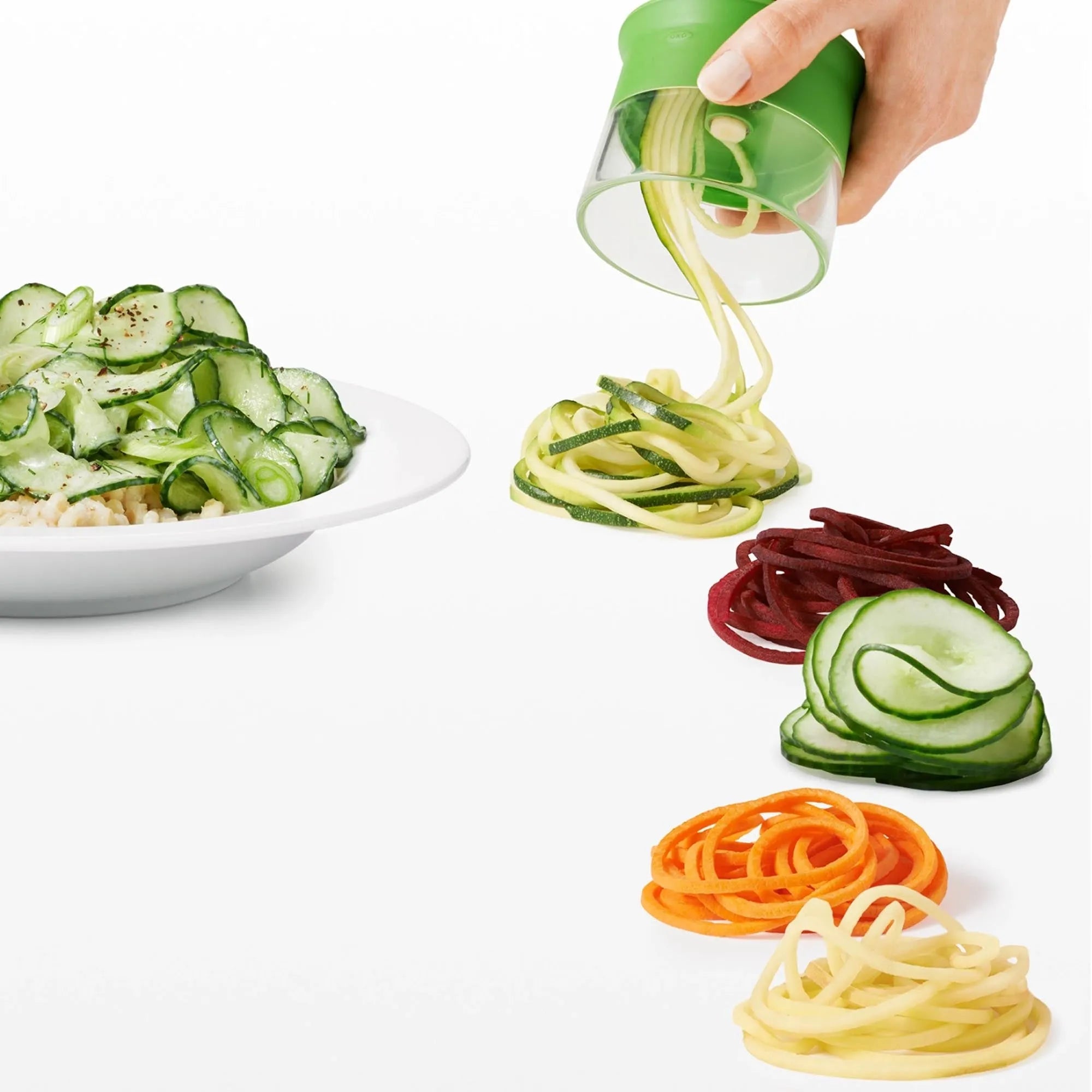 OXO Hand-Spiralizer: Vielseitiger Gemüseschneider mit drei Klingen.