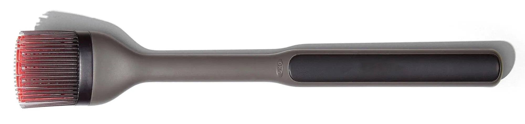 Der OXO Good Grips Grillpinsel: Ergonomisch, hitzebeständig, ideal für Marinaden. Spülmaschinenfest und stilvoll – ein Muss für Grillfans.