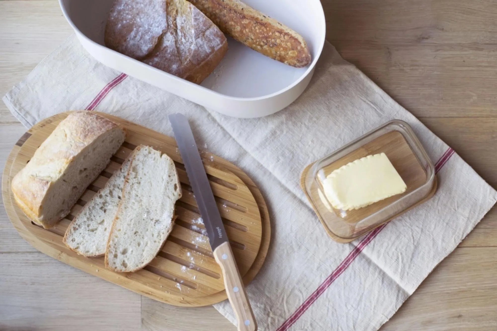 Pebbly Brotkasten m. Schneidebr., Messer, Brotbeutel, Cream - KAQTU Design