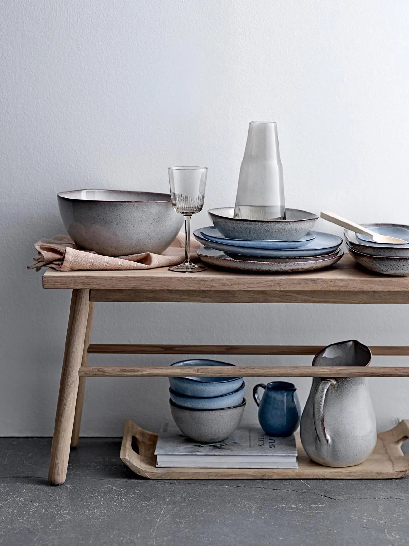 Sandrine Schale, Grau, Steingut in Grey präsentiert im Onlineshop von KAQTU Design AG. Schale ist von Bloomingville