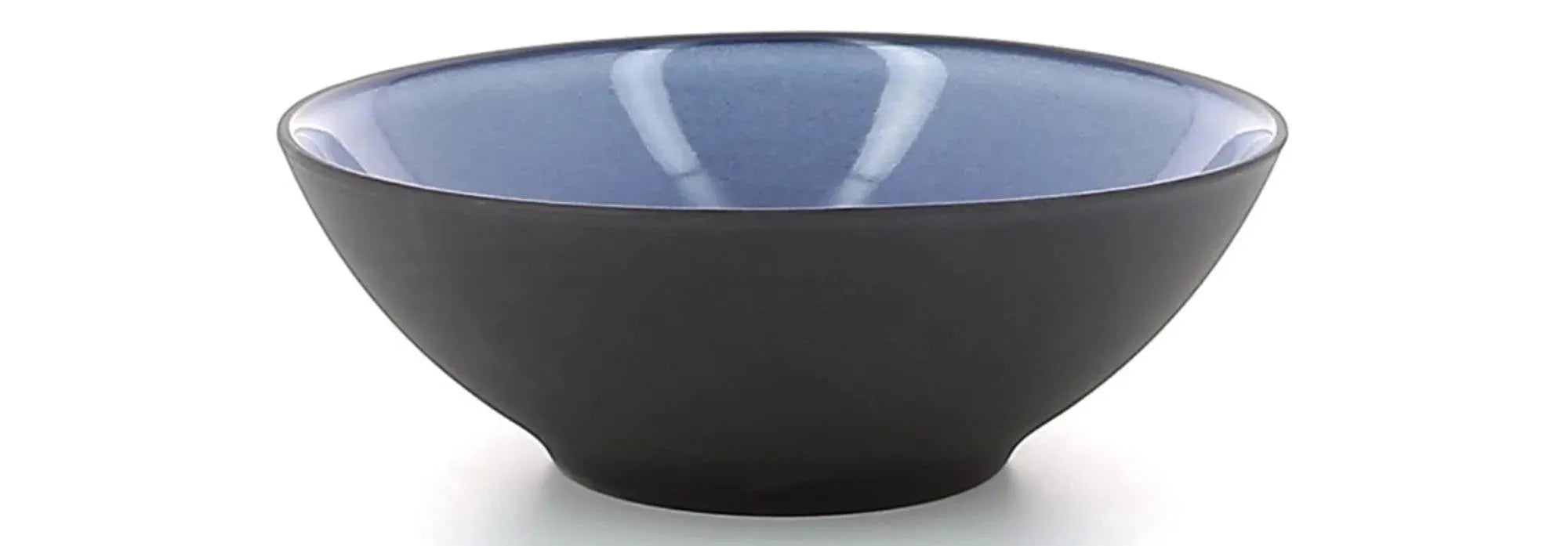 Elegante blaue Suppenschalen aus Porzellan, Ø 15 cm, H 5,6 cm, ideal für Suppen und Salate. Robust, spülmaschinen- und mikrowellenfest.