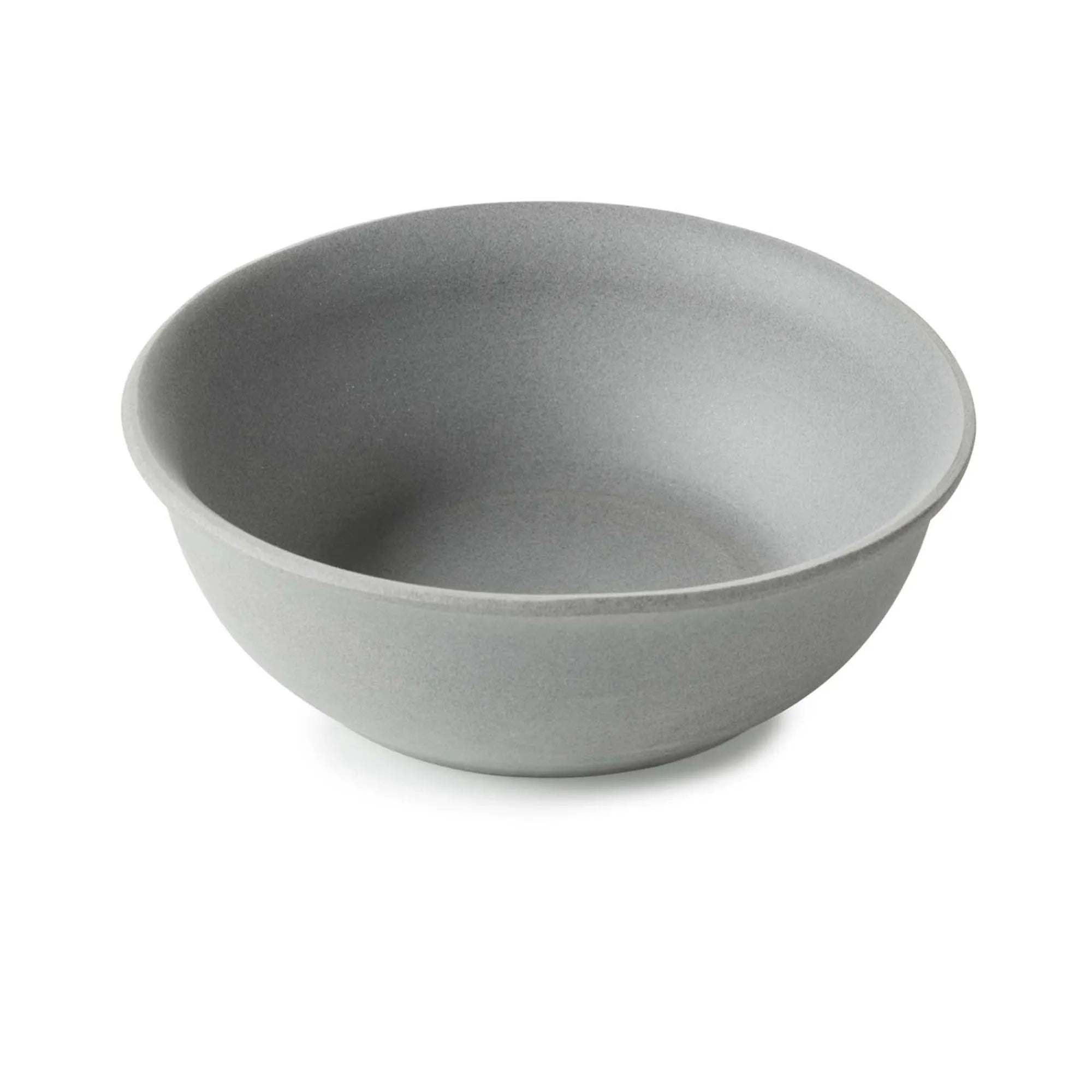 Elegante 17cm Schüssel aus recyceltem Porzellan, 55cl Volumen, ideal für Salate und Desserts. Nachhaltig, langlebig, spülmaschinenfest.