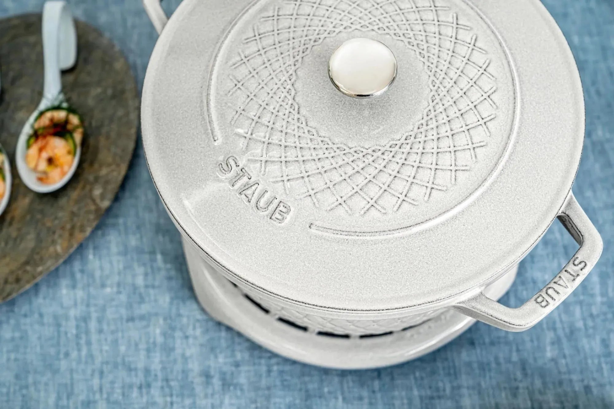 Staub Twisted Cocotte 3.8l: Eleganz trifft auf Funktionalität.