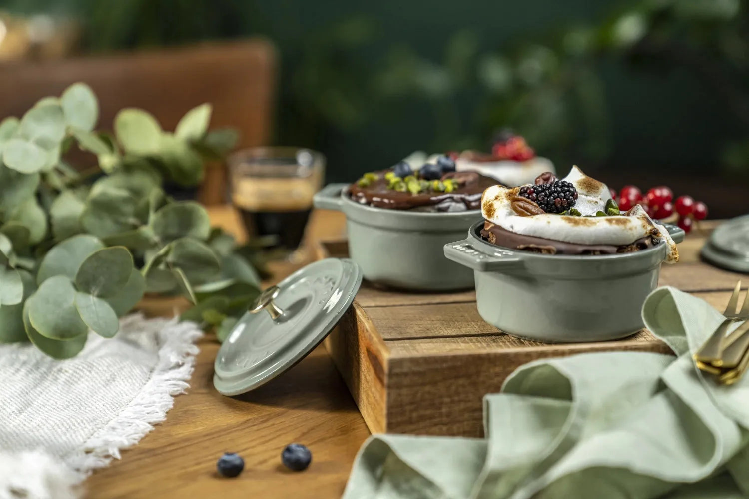 Staub Cocotte 10 cm, Eucalyptus: Perfekt für kleine Gourmetgerichte.