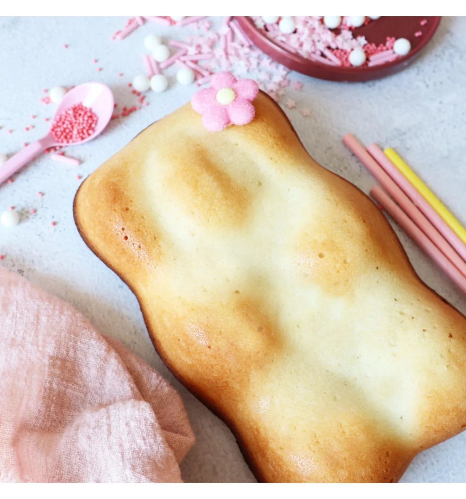 Backen Sie süße Bärenkuchen mit der großen Silikonform von Scrap Cooking.