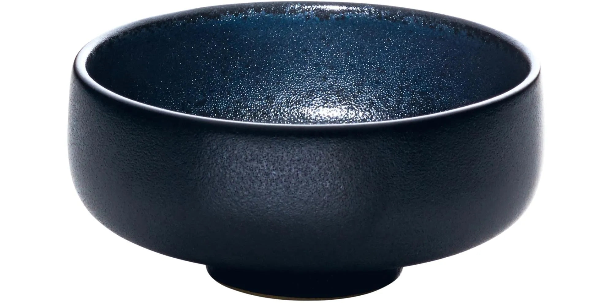 Elegante, schwarze NARA Bowl aus robustem Steinzeug, Ø12cm, H5.6cm, vielseitig für Snacks, Desserts, spülmaschinenfest.