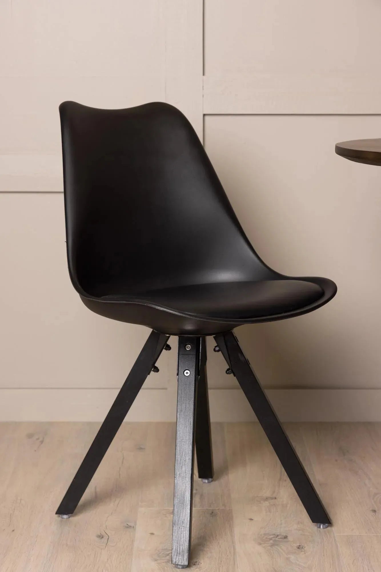 Zeno Stuhl in Schwarz präsentiert im Onlineshop von KAQTU Design AG. Stuhl ist von Venture Home