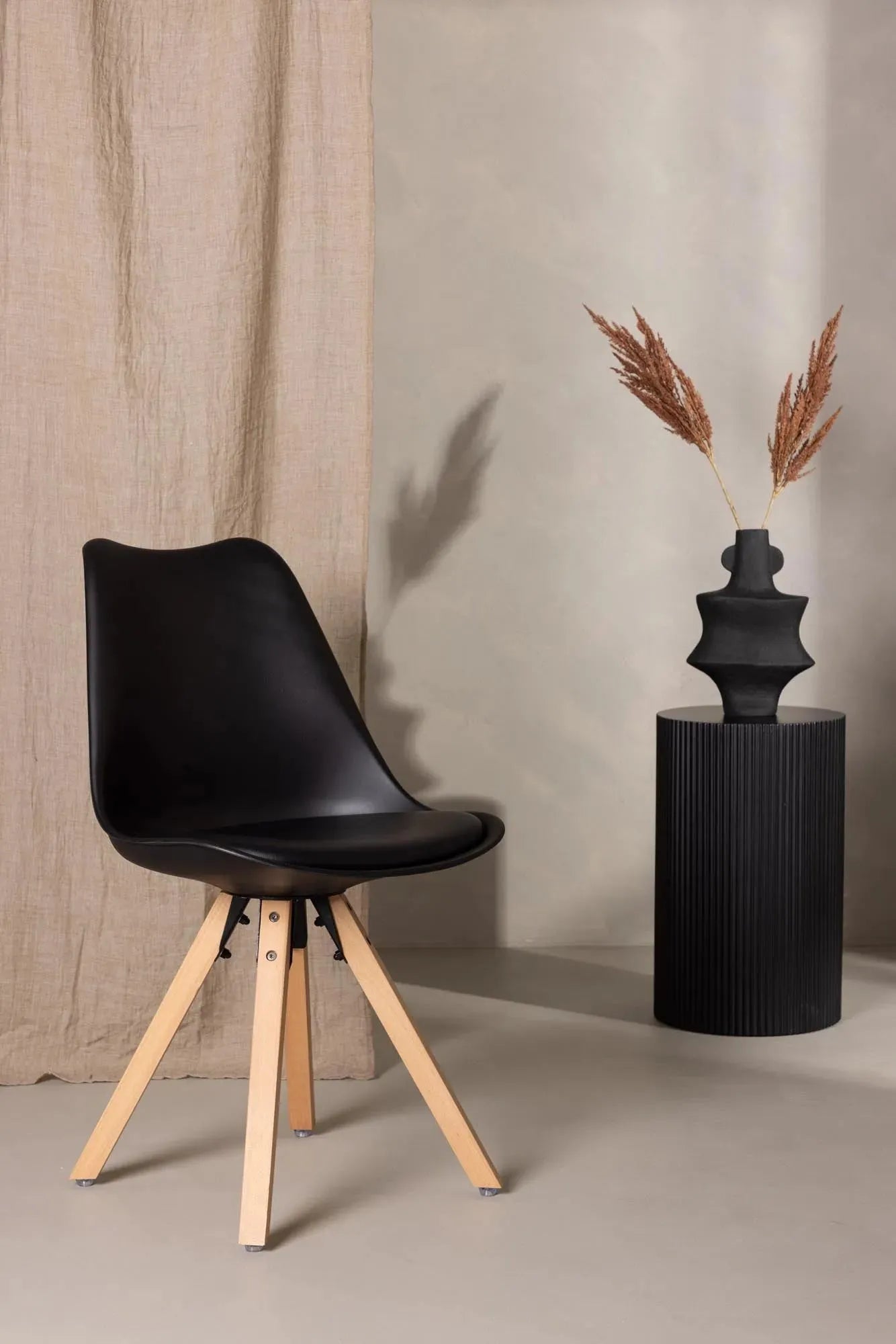 Zeno Stuhl in Schwarz präsentiert im Onlineshop von KAQTU Design AG. Stuhl ist von Venture Home