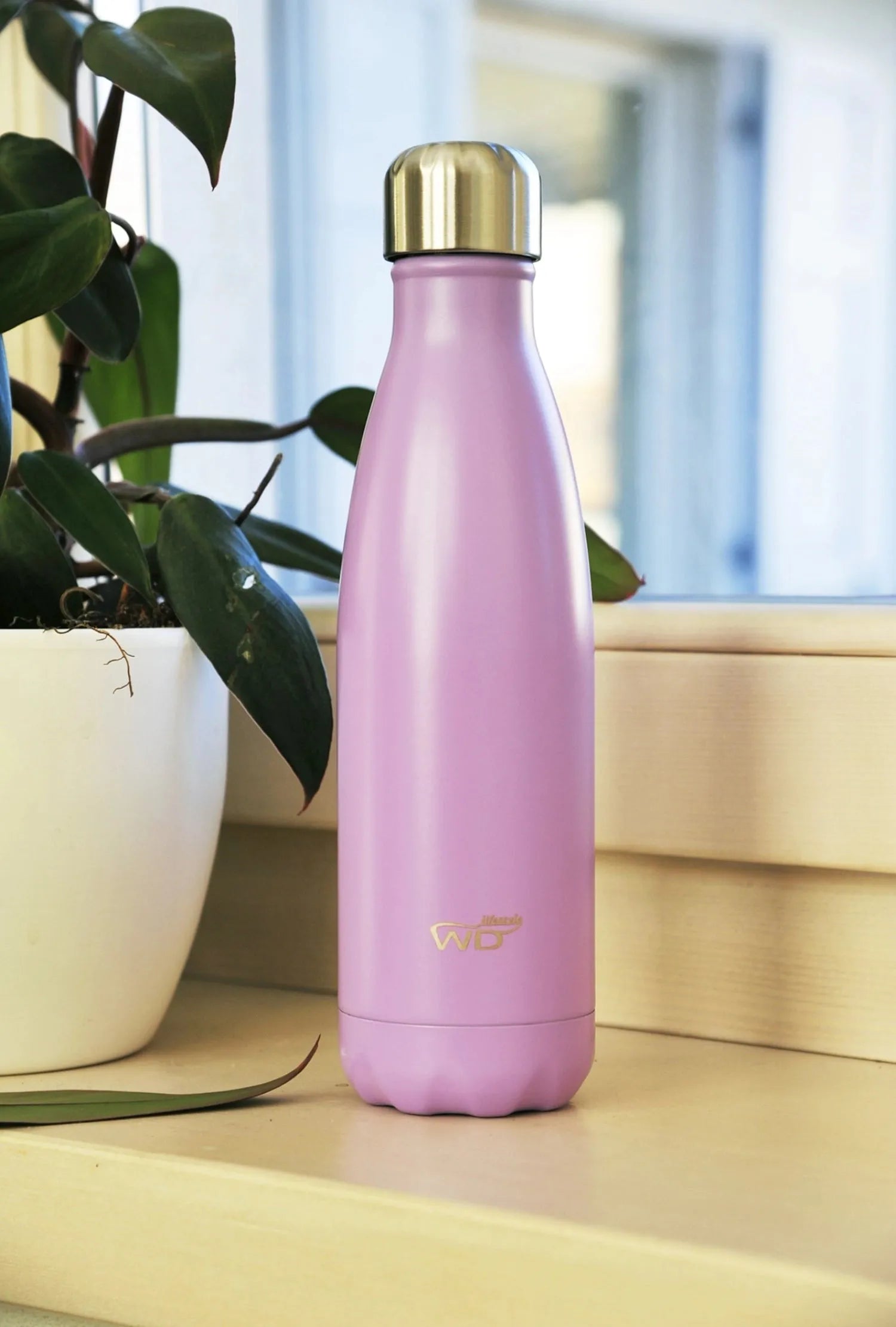 Stilvolle 500ml Isolierflasche in Flieder von Easy Life, doppelwandig.