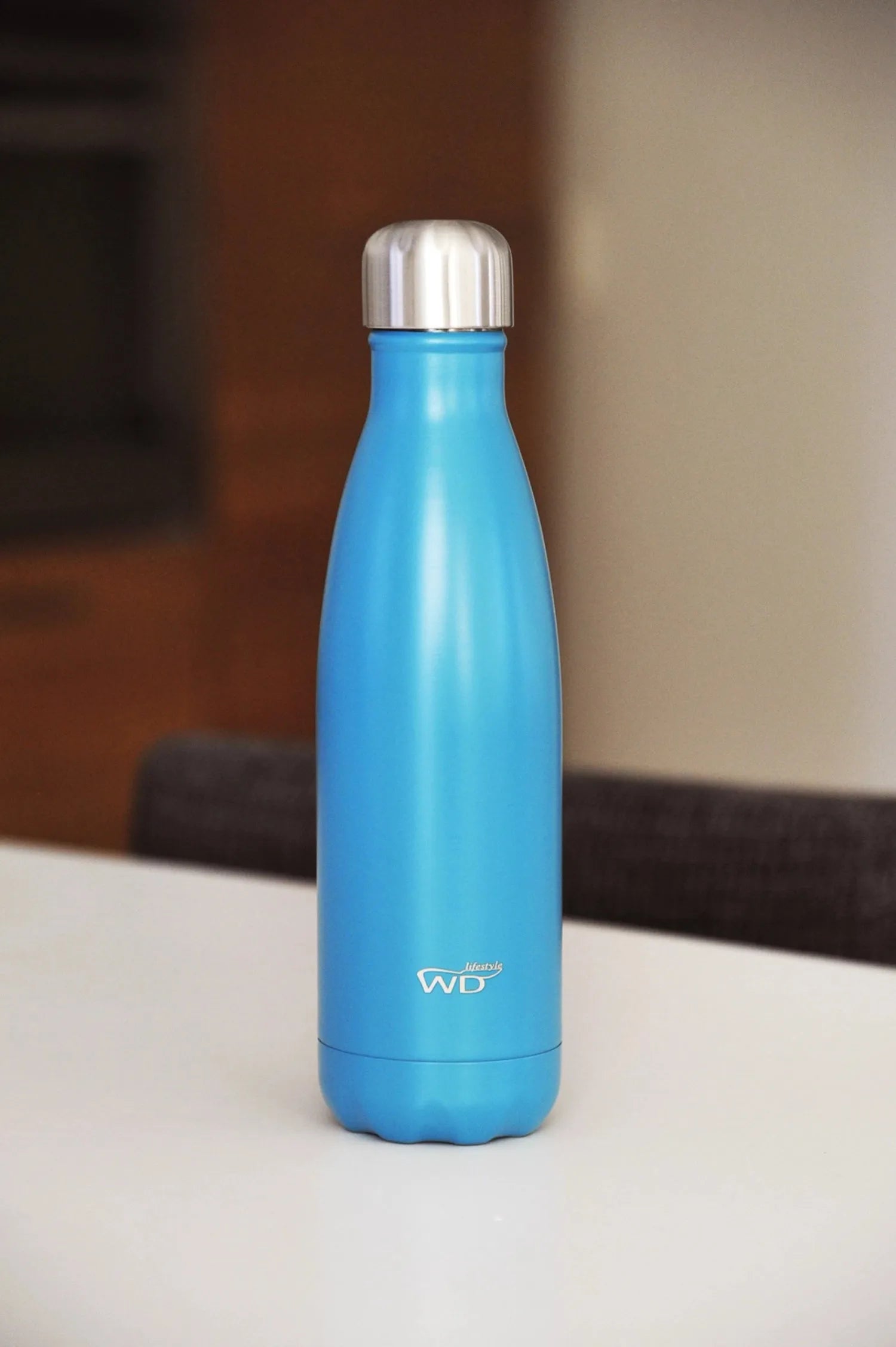 Elegante 500ml Isolierflasche in Petrol: Perfekt für unterwegs, hält Getränke warm oder kalt, langlebig und umweltfreundlich.