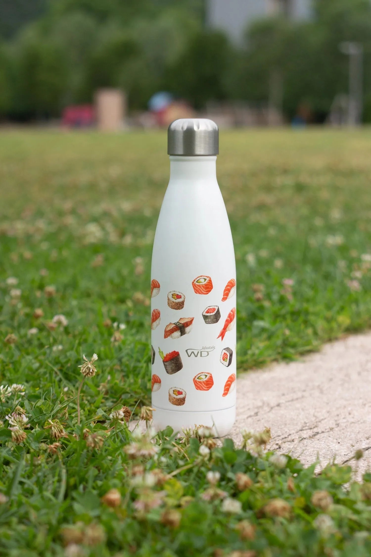 Stilvolle 500ml Isolierflasche mit Sushi-Motiv von Easy Life.