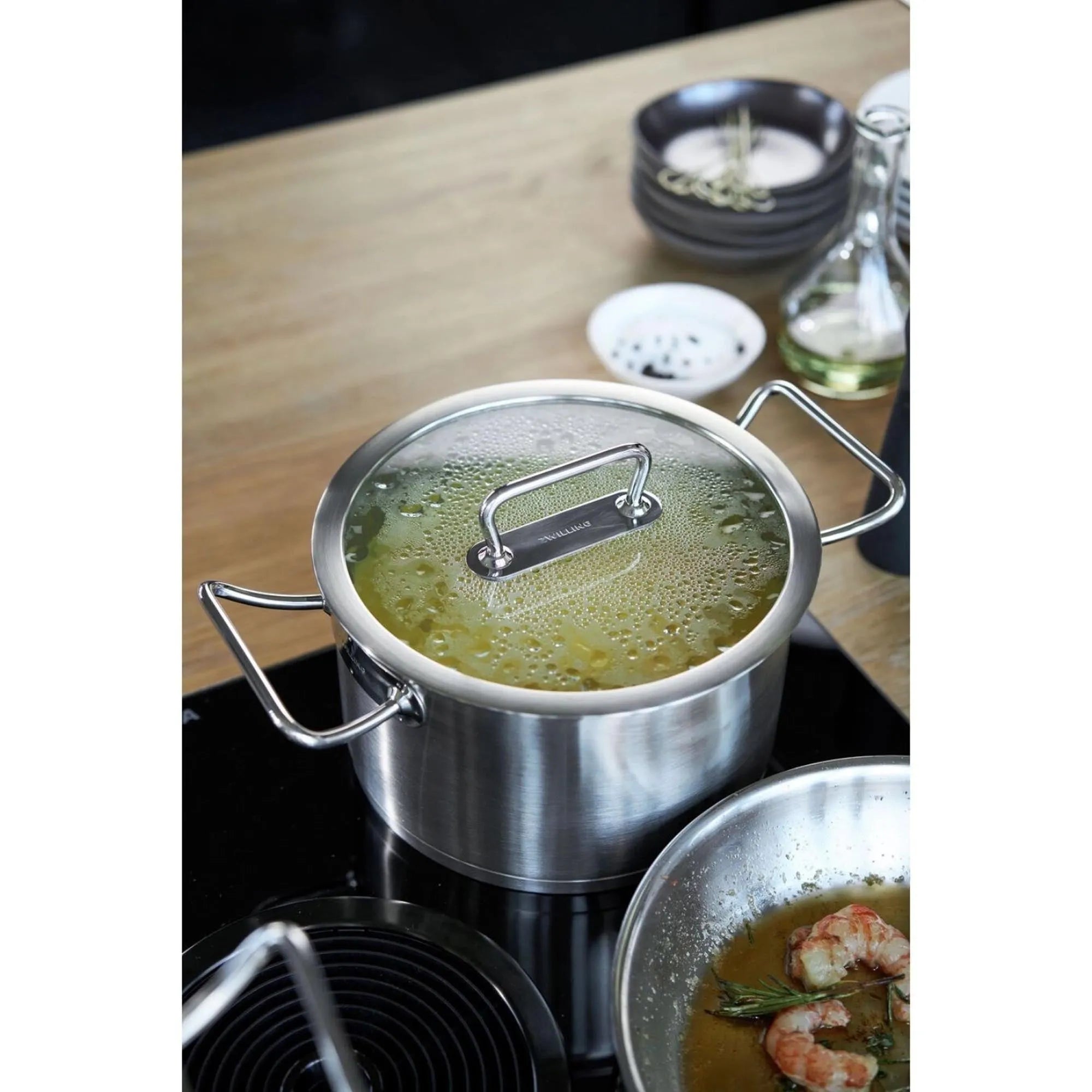 ZWILLING Pro Kochtopf 24 cm: Perfekte Wärmeverteilung für Gourmets.