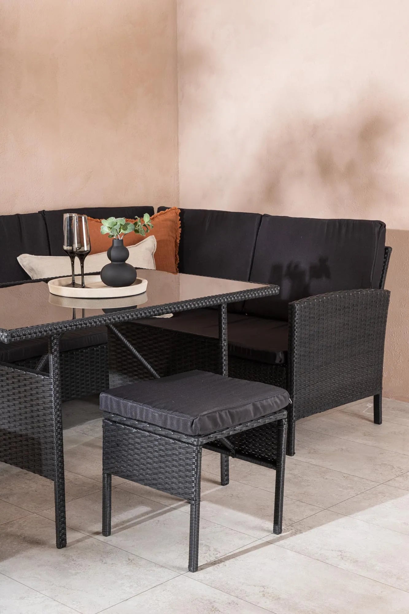 Knock Ecksofa Outdoorset 110cm in Schwarz präsentiert im Onlineshop von KAQTU Design AG. Loungeset ist von Venture Home