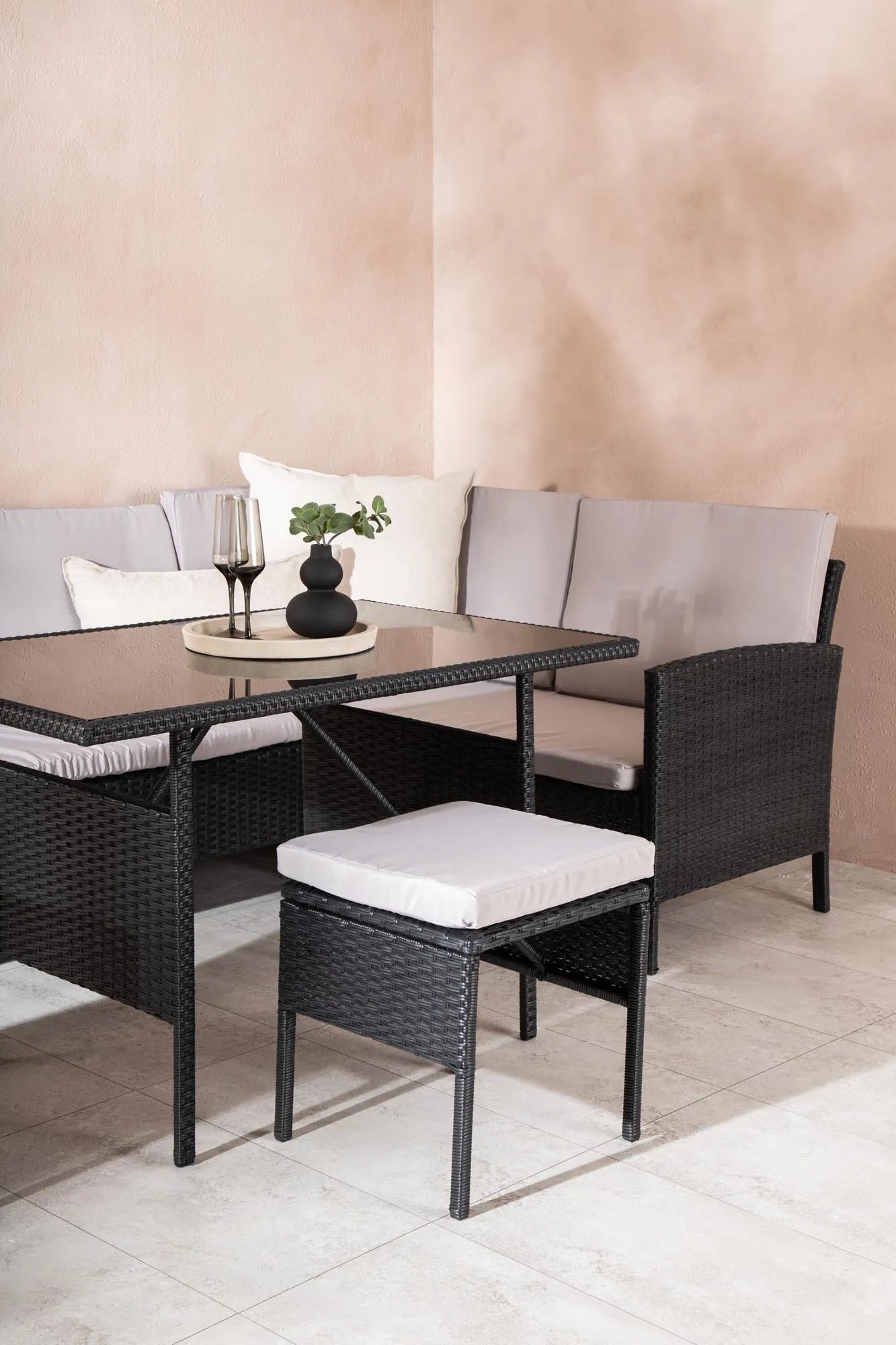 Knock Ecksofa Outdoorset 110cm in Schwarz präsentiert im Onlineshop von KAQTU Design AG. Loungeset ist von Venture Home