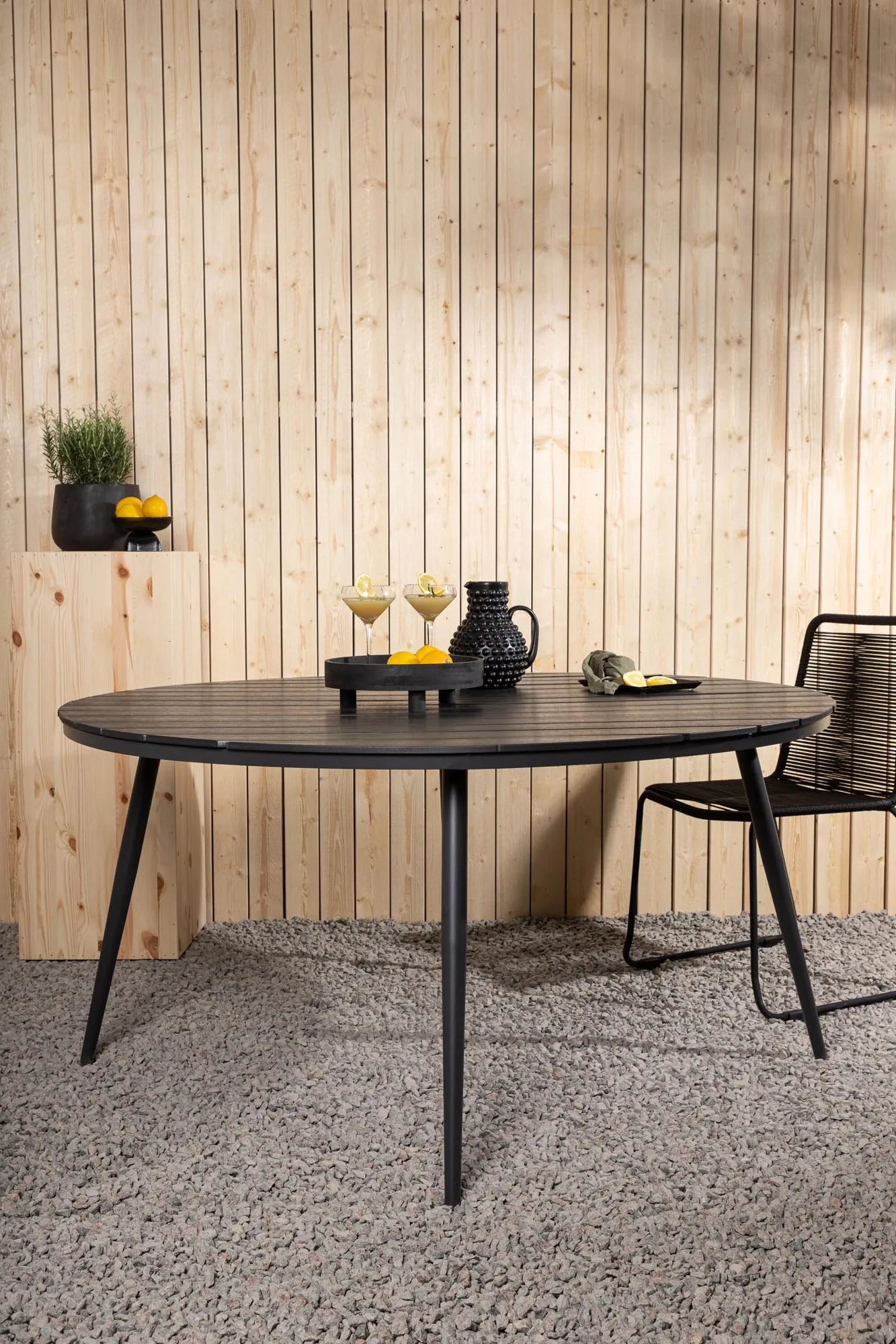 Break Gartentisch rund in Schwarz präsentiert im Onlineshop von KAQTU Design AG. Gartentisch ist von Venture Home