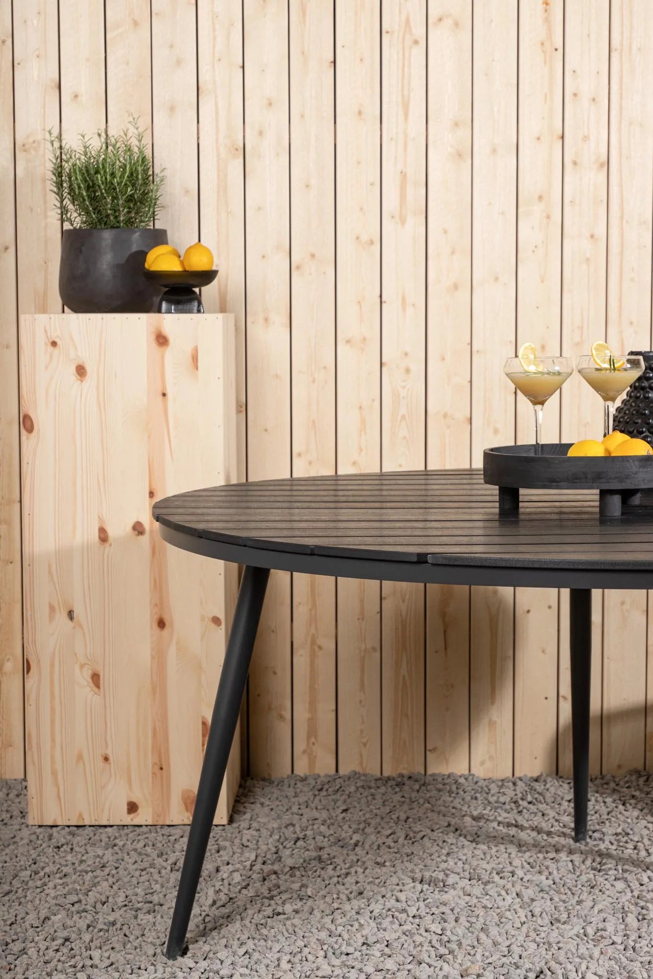 Break Gartentisch rund in Schwarz präsentiert im Onlineshop von KAQTU Design AG. Gartentisch ist von Venture Home