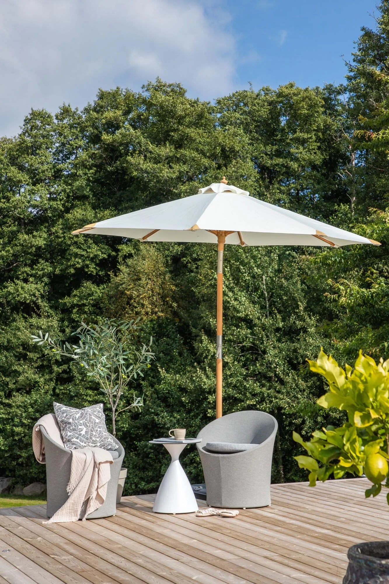 Cerox Sonnenschirm in Weiss präsentiert im Onlineshop von KAQTU Design AG. Sonnenschirm ist von Venture Home